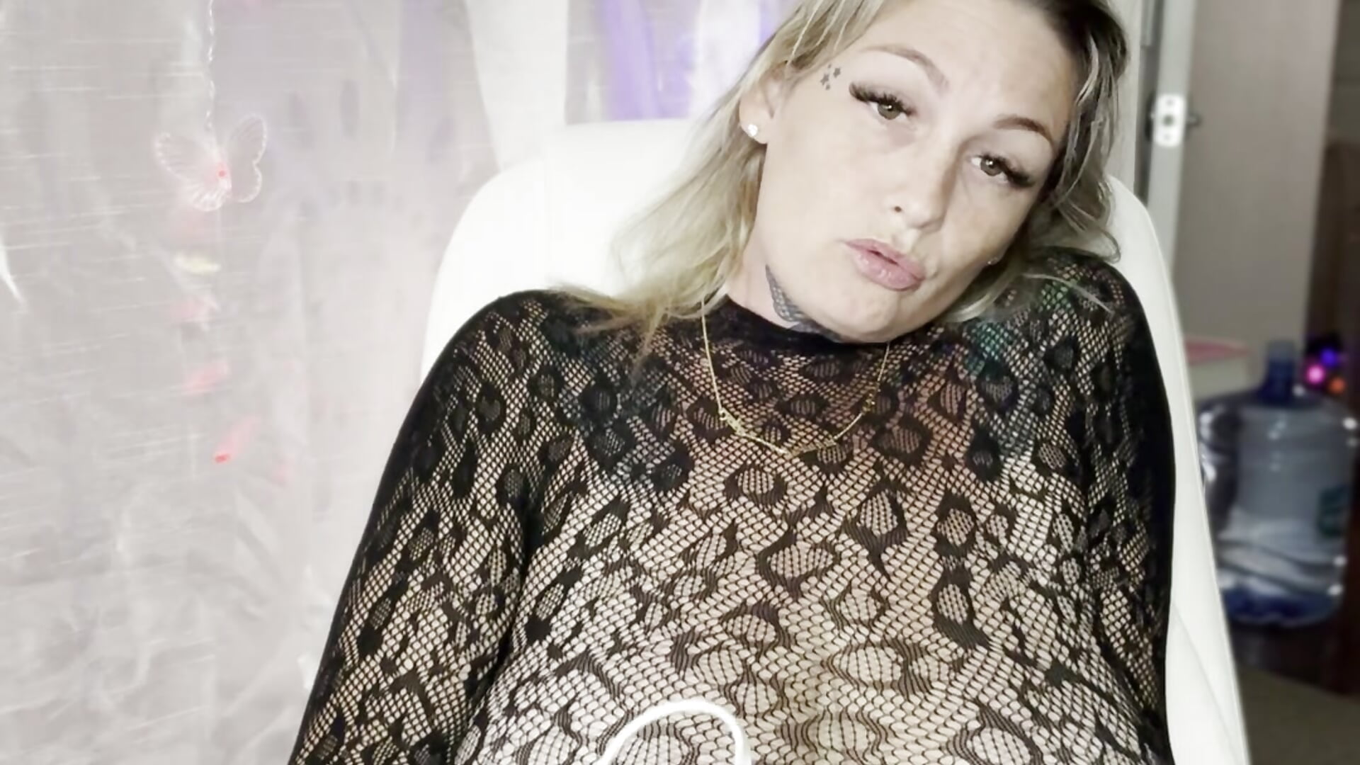 Black Body Suit and Cums - فيديو من HarmonyWhite موديل الكام