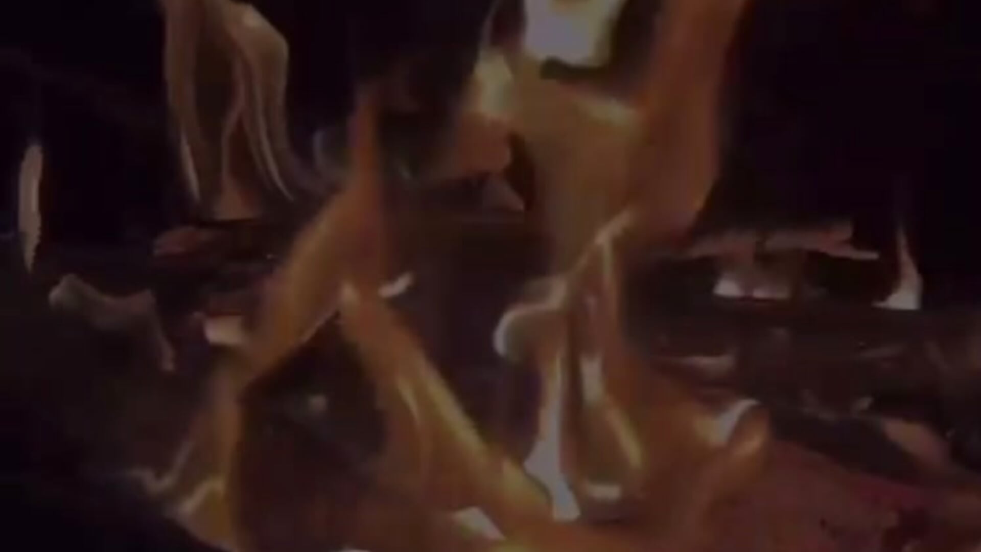 Where there is fire, there is always oil to add to the fire - Var_Kiss主播的视频