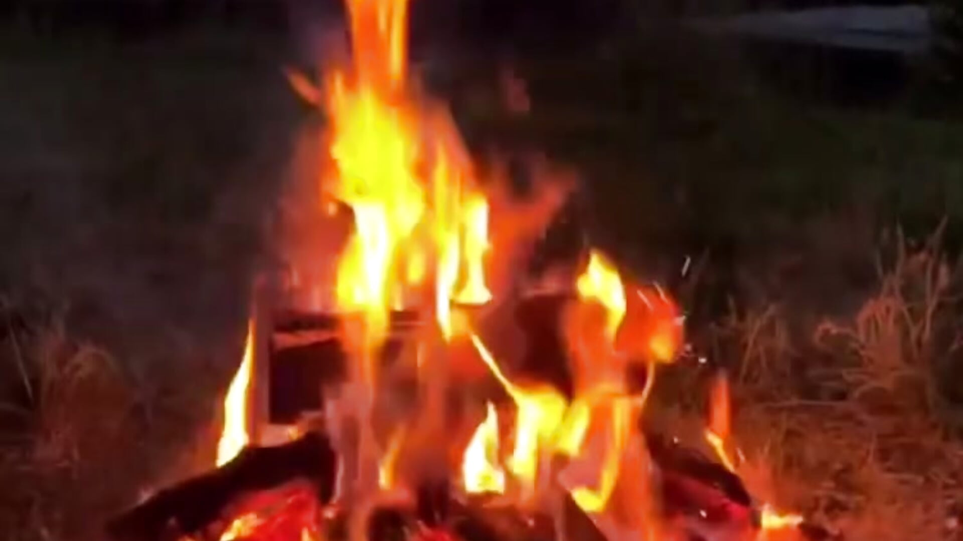 Fire leaves the purest in you. The one that doesn't burn - Var_Kiss主播的视频