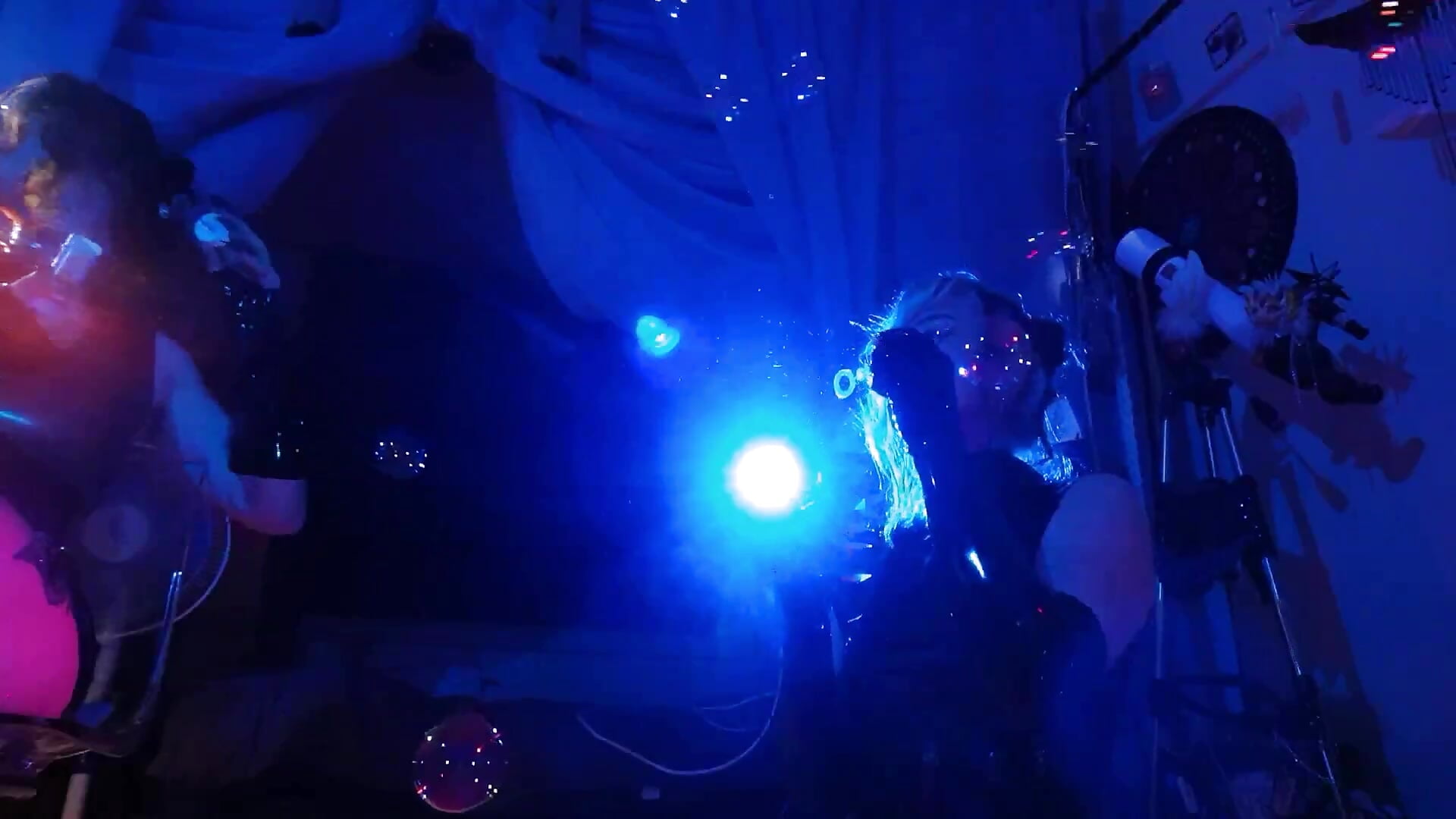 soap bubbles!  2 - vídeo de la modelo de cam Scarlett_Wanner