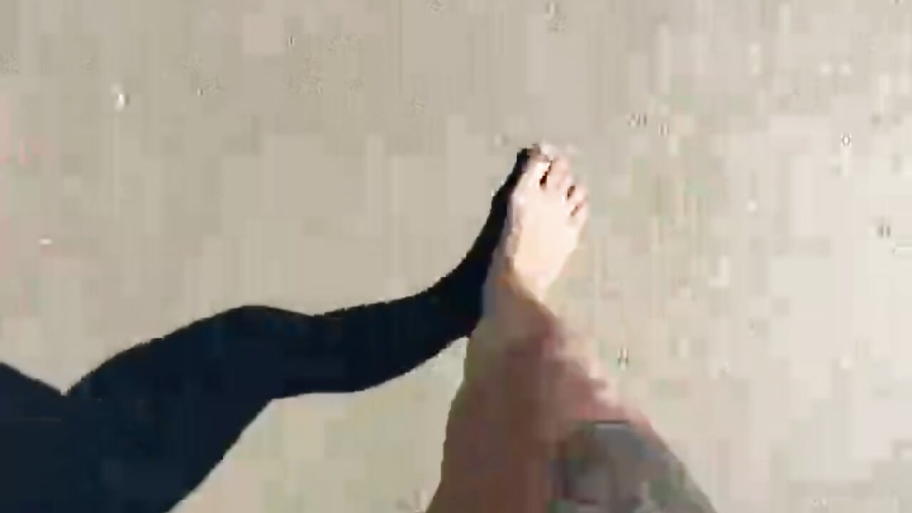 Walking down the beach [22 Sep 12:09] Public Show
