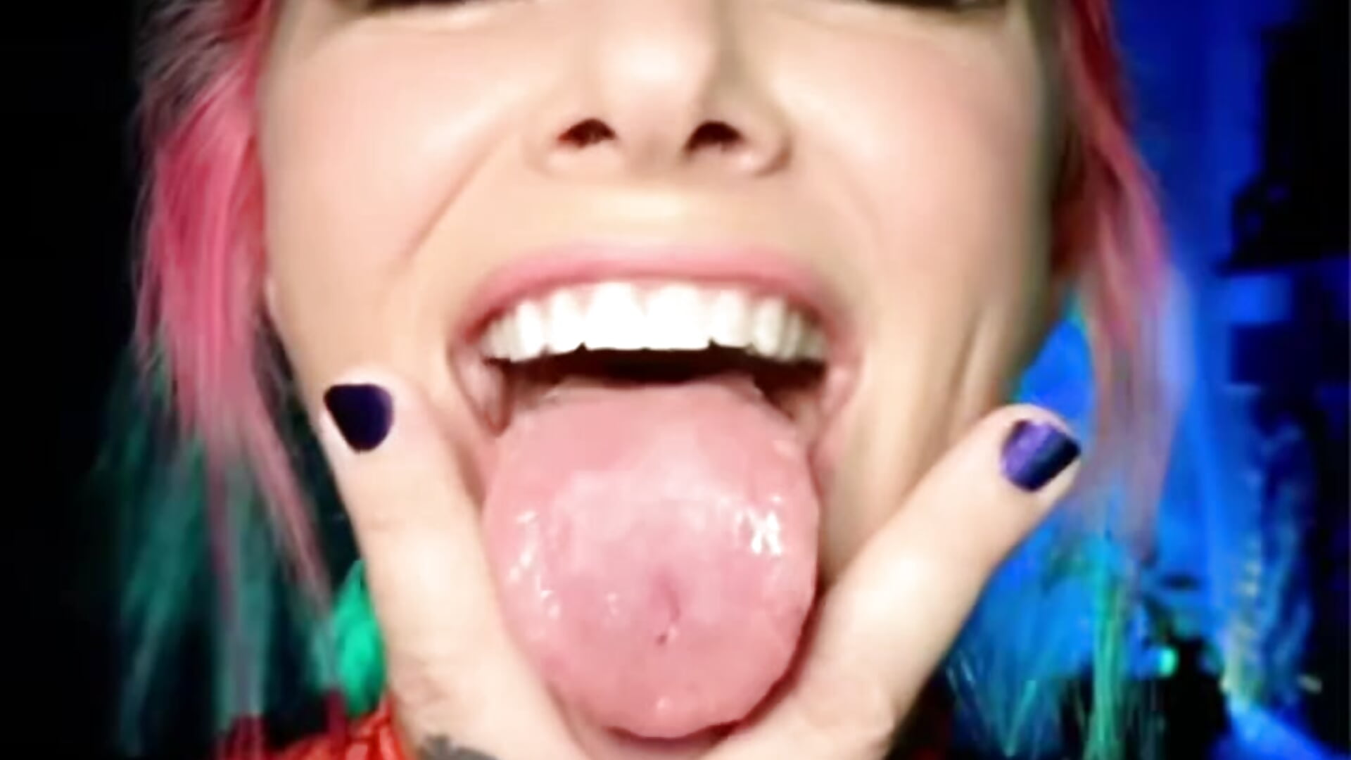 Where do you want my tongue? - vídeo de la modelo de cam MarlaFknSinger