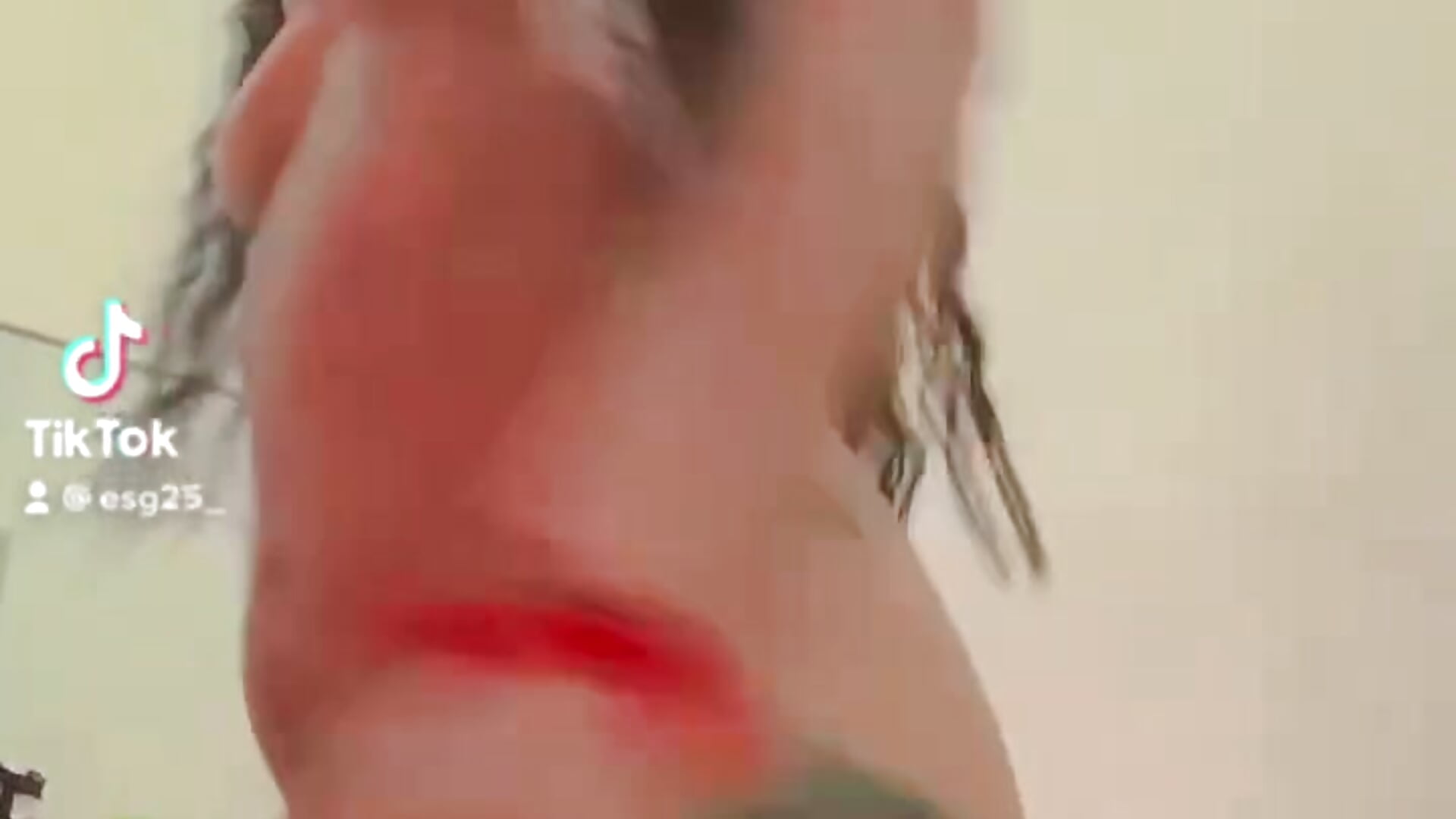 trim,56F29771-B5B2-4D31-9131-A7A6629A0512 - video av sexsge cam-modell