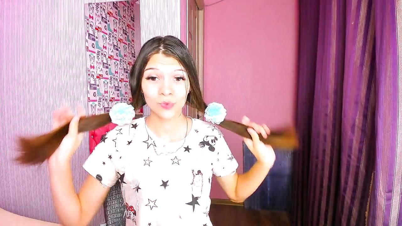 Sweet girl wanna play - video by MollyLollipop cam model