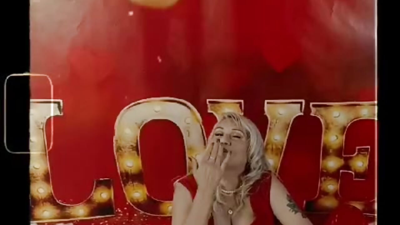 kiss for u - video by yayita_mature cam model