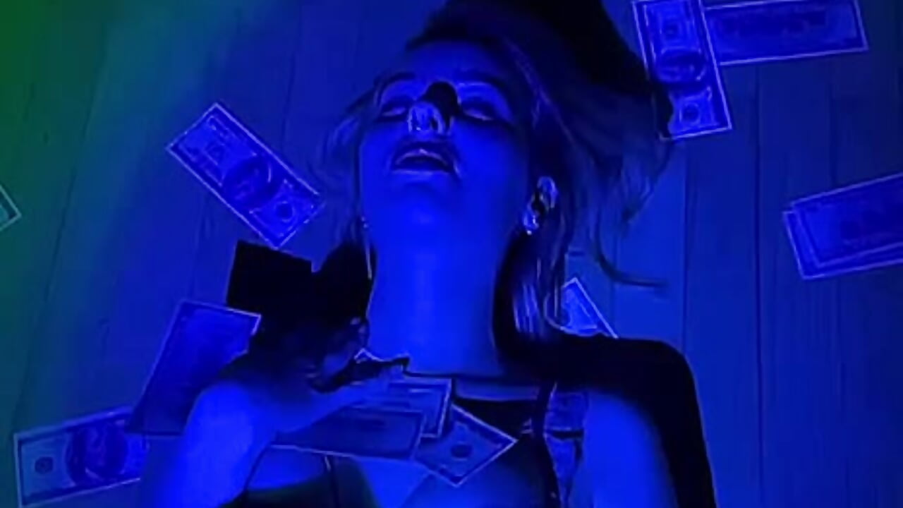 My shower from your hard earned money💸 - vídeo de la modelo de cam Fire_moth