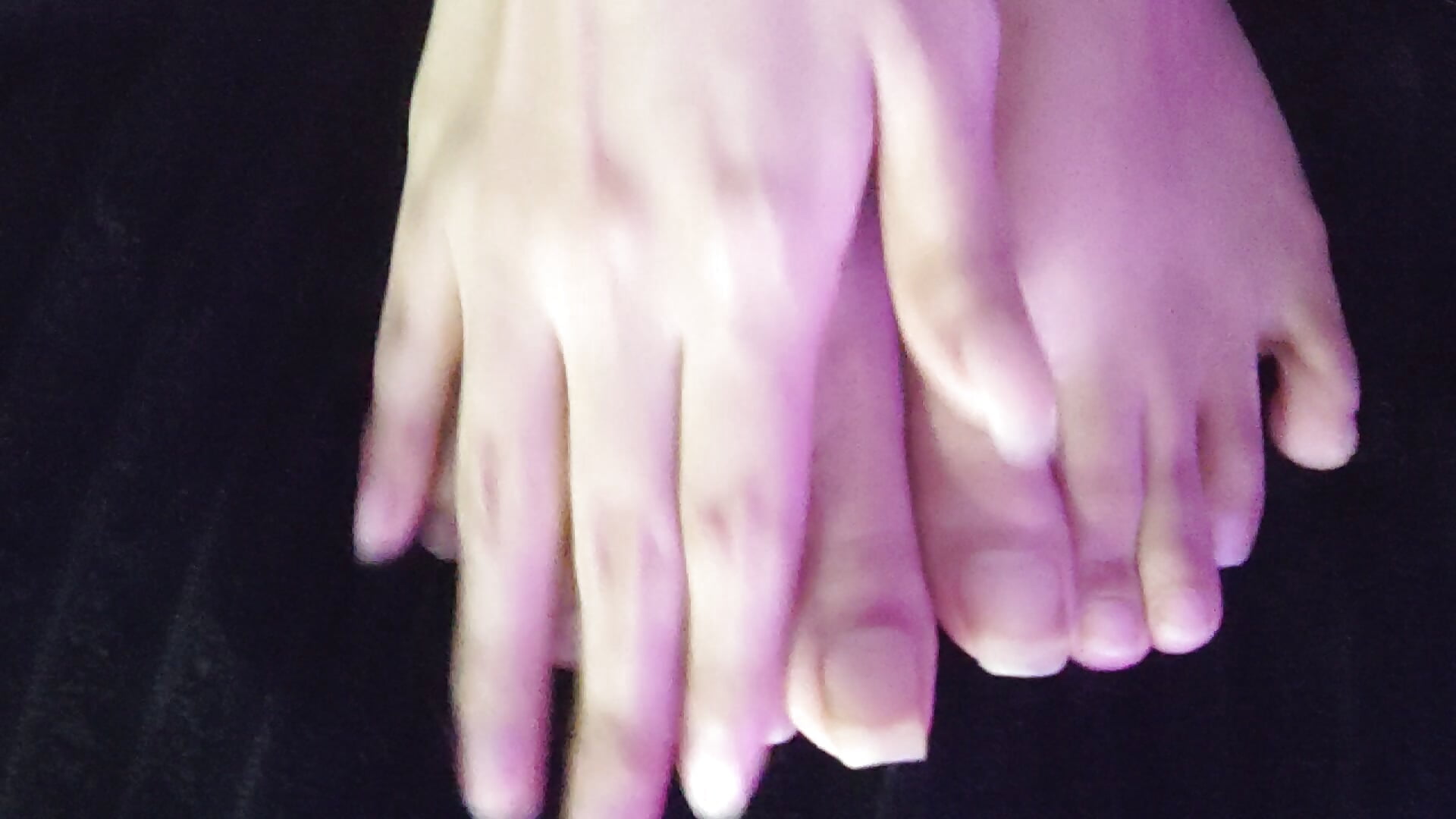 An approach to my sweet feet and unpainted nails - video by Alice_jacobs1 cam model