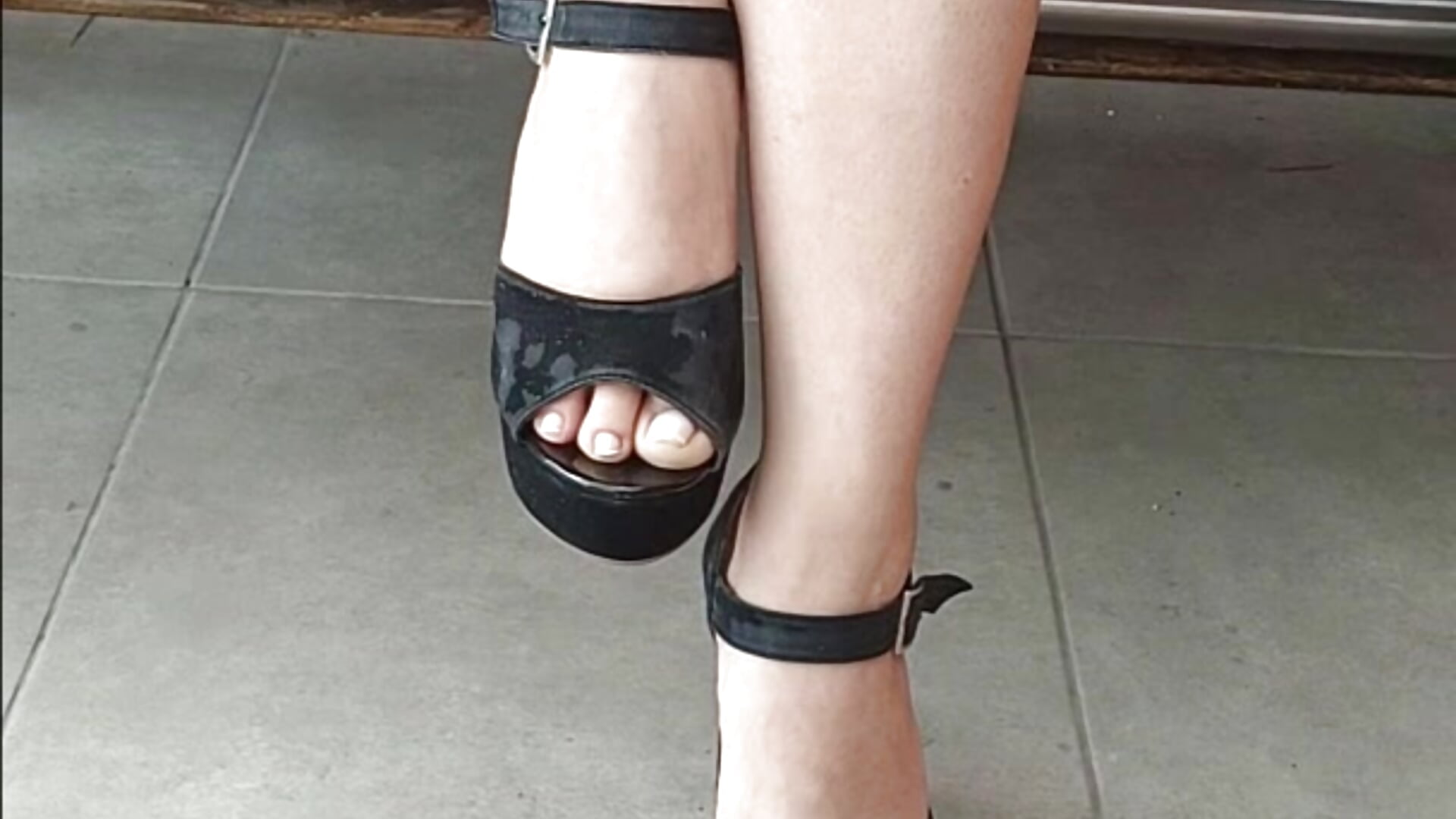 Tacones ♥ - відео від вебкаммоделі LizzRouse