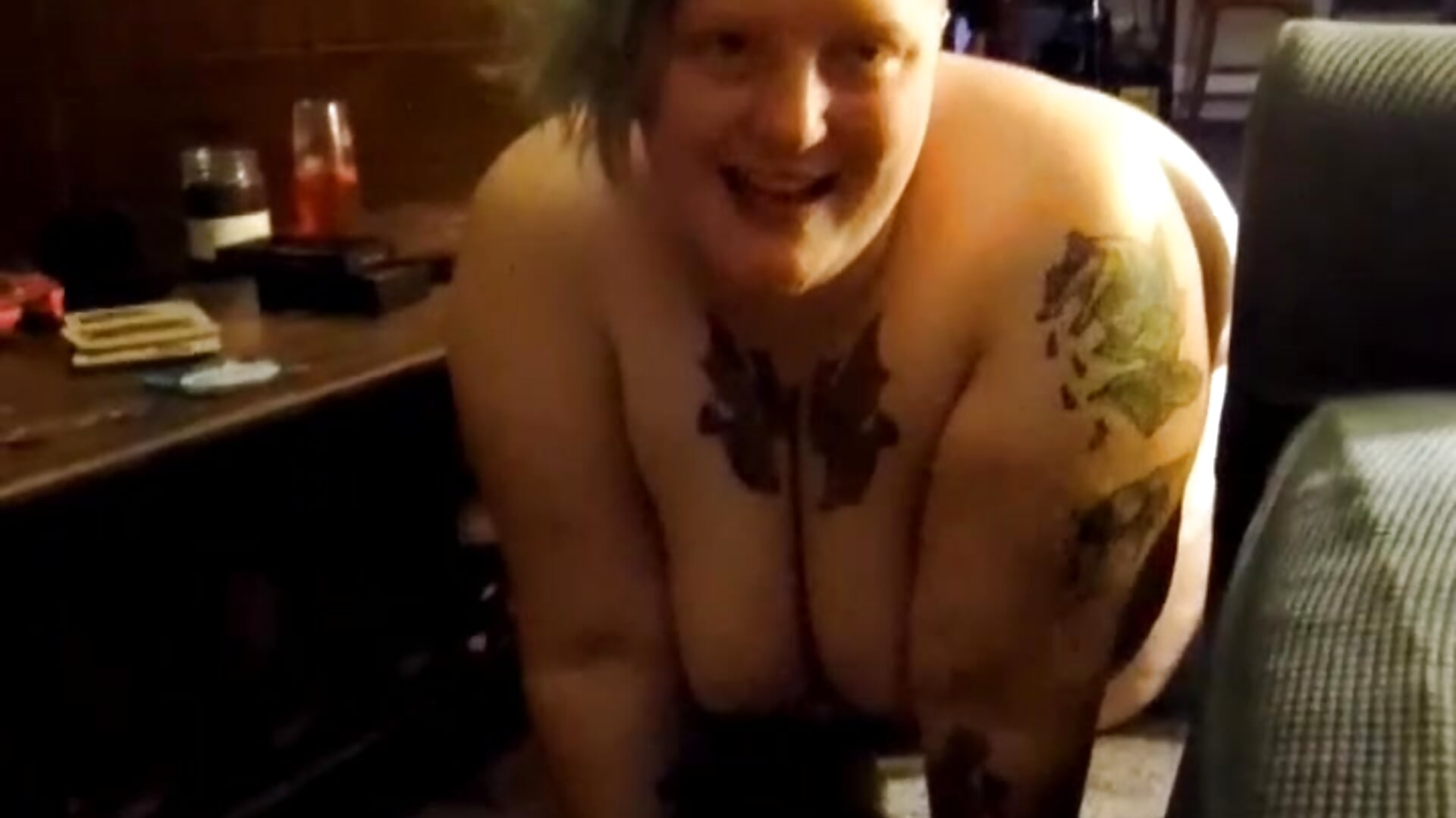 Crawling - วิดีโอโดย buxombosums โมเดลแคม