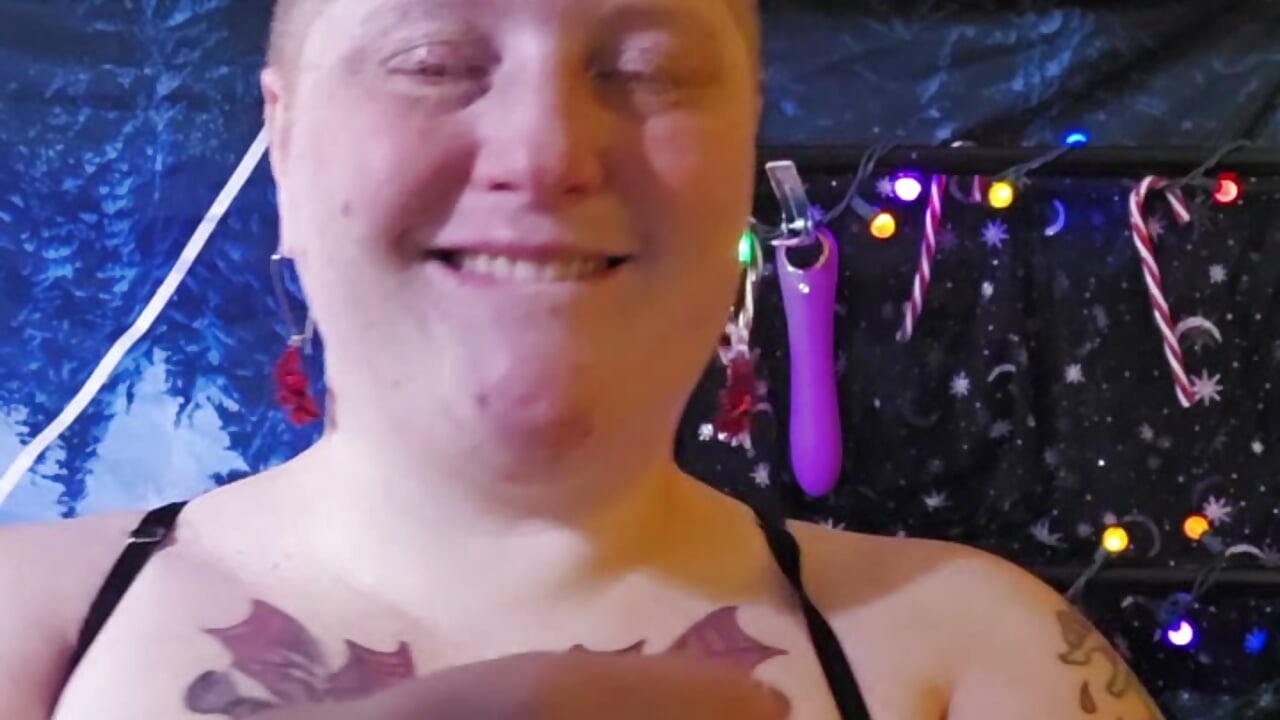 New Nipple Jewelry! Watch me put it in. - วิดีโอโดย buxombosums โมเดลแคม