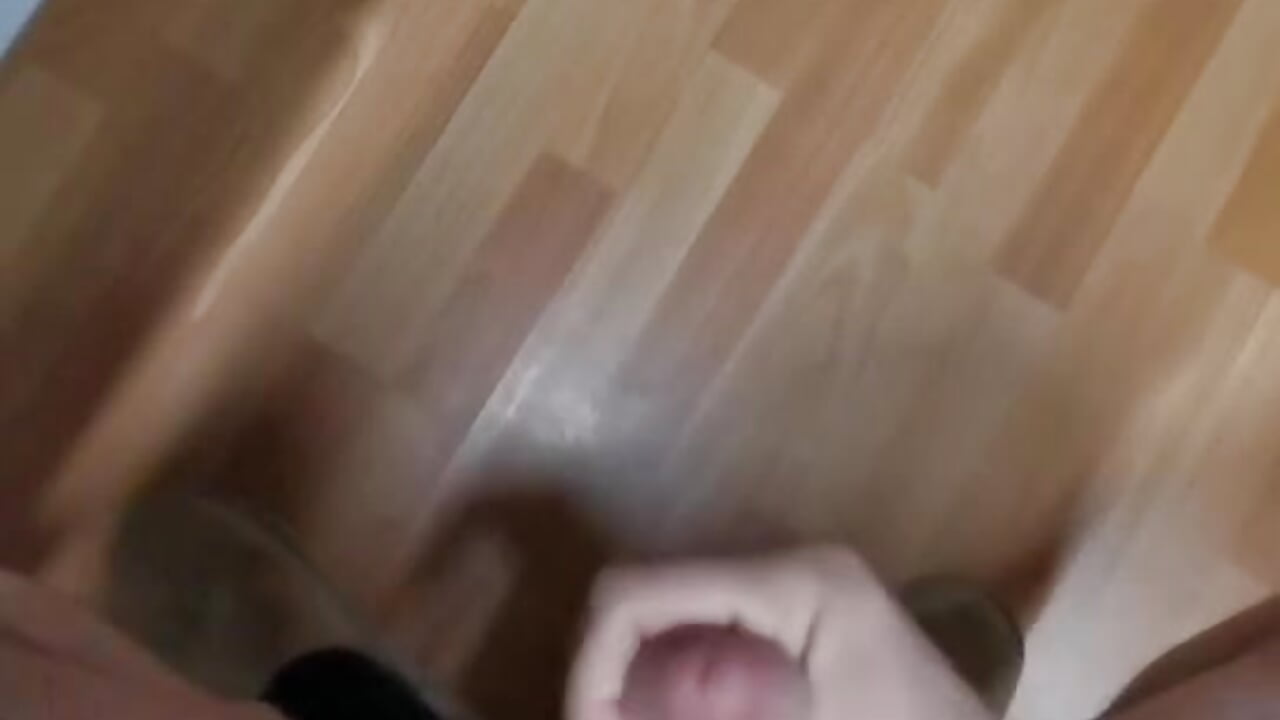 Cum on the floor - video by cmmann007 cam model