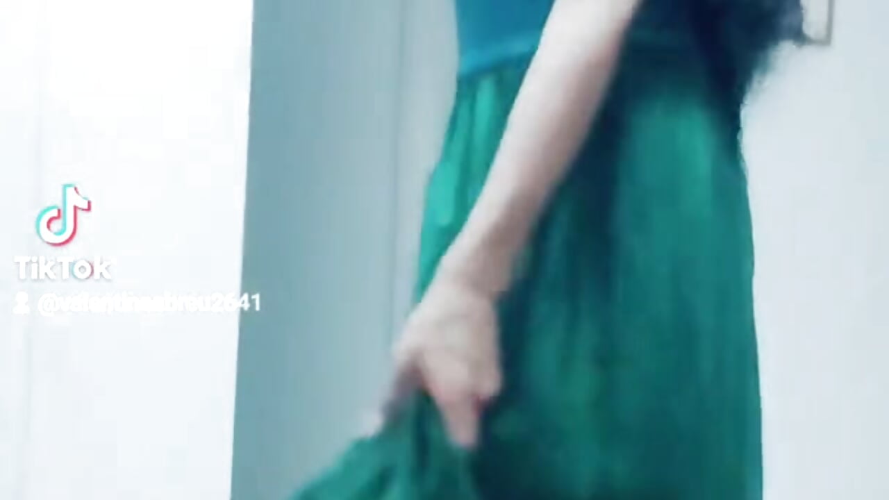 very pretty in green dress - video by bigcockcandy111 cam model
