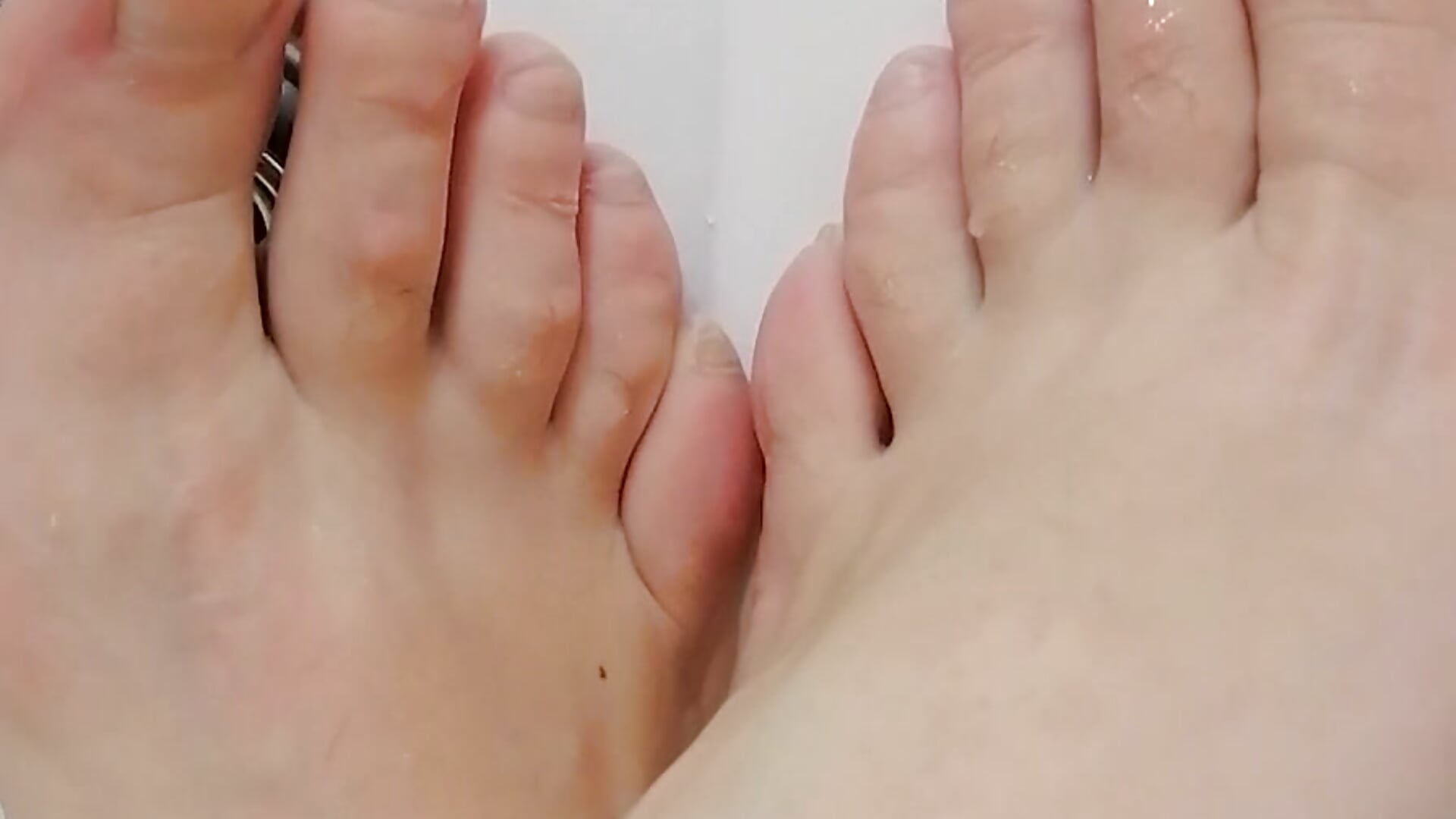 Feet and natural nails - video by Office_Albertina cam model