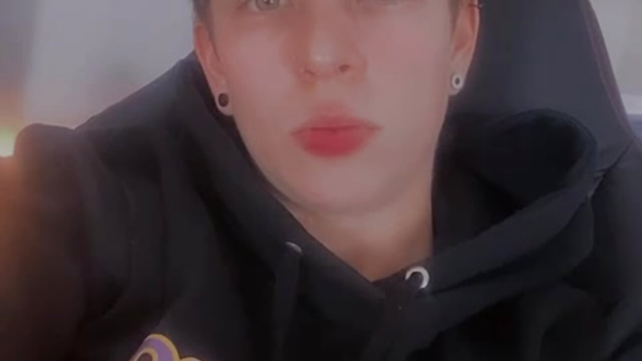 like – video modela na kameri jvv19