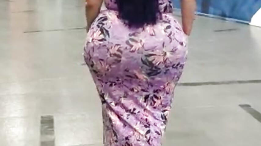 Naughty walk at the shopping center - video by emmajohnss cam model