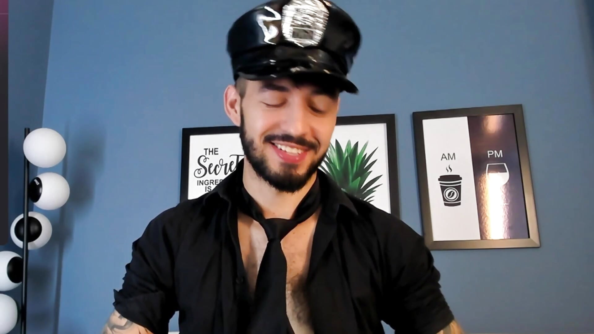 you deserve to be arrested by me - vidéo du modèle de showcams MarkWalker__