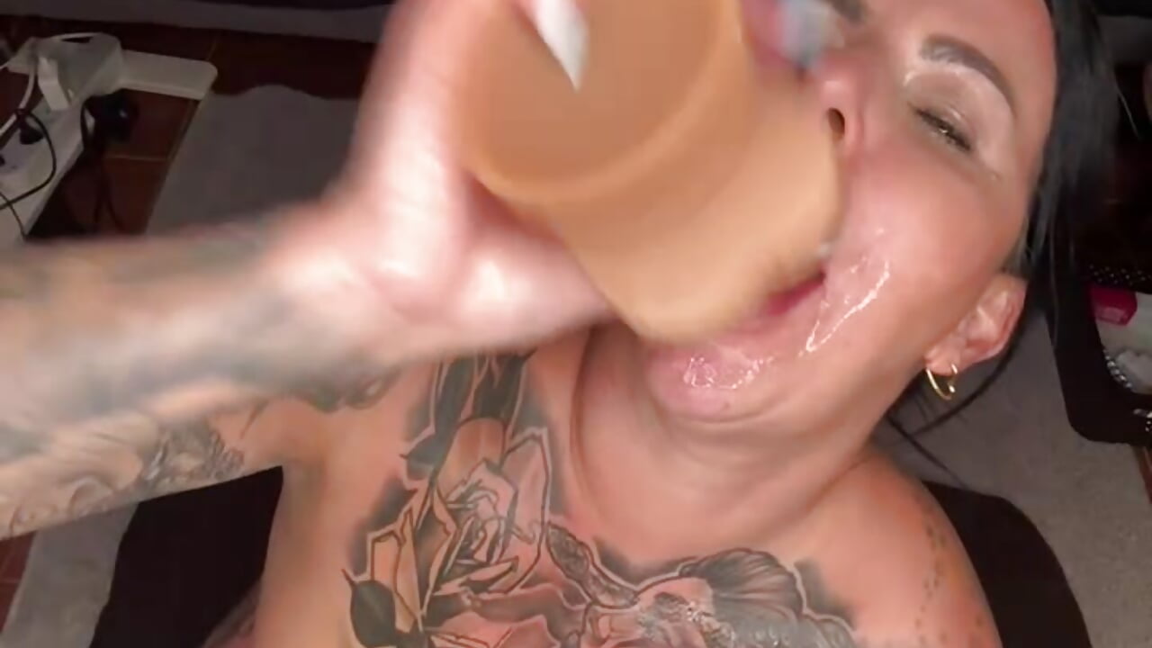 Blow dildo deep and wet cum on mommy’s big boobs 💦💦💦 - video av InKed-Kathy cam-modell