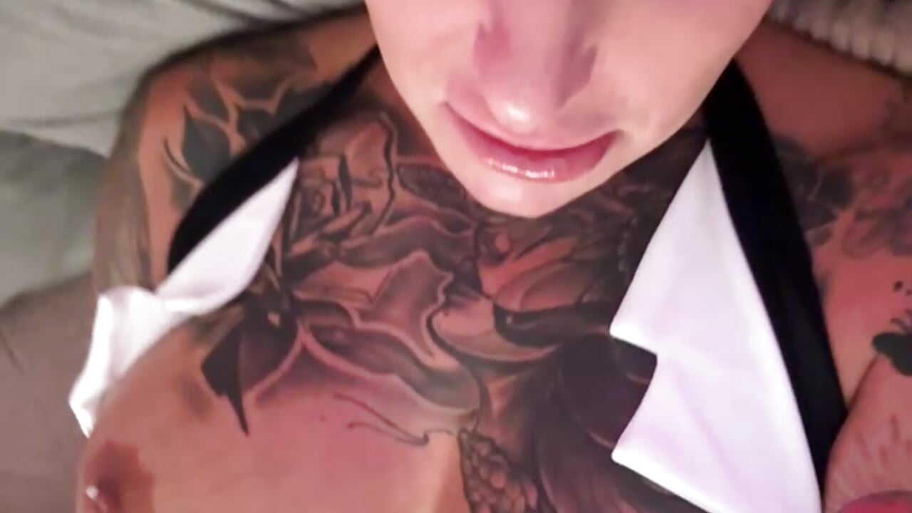 Geiles Zimmermädchen fickt den Callboy! Hotelgast verführt und vollgesquirtet. (RP Privat) - video di InKed-Kathy modella di cam