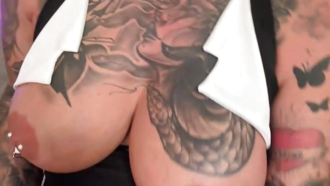 Geiles Zimmermädchen fickt den Callboy! Hotelgast verführt und vollgesquirtet. (RP Privat) - Video von InKed-Kathy Cam-Model