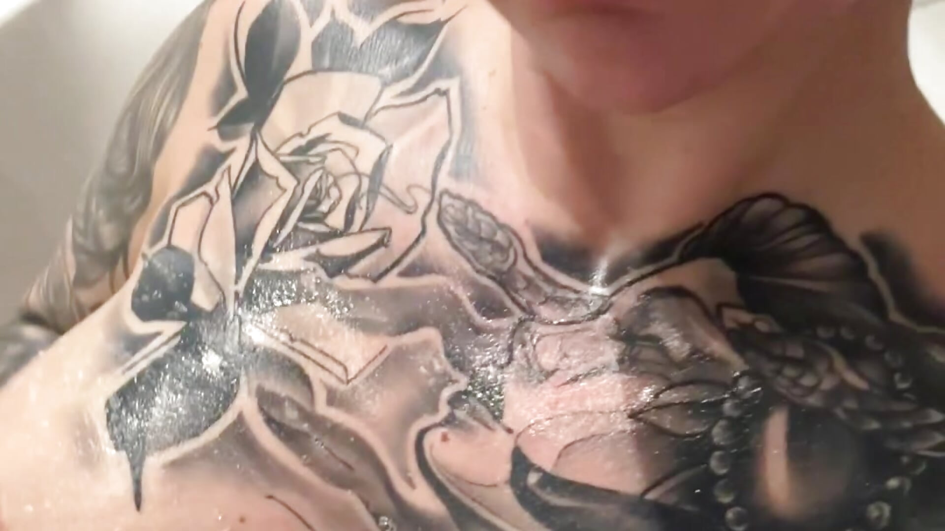 150. π₯΅BrΓΌste einseifen in der Badewanne - video by InKed-Kathy cam model