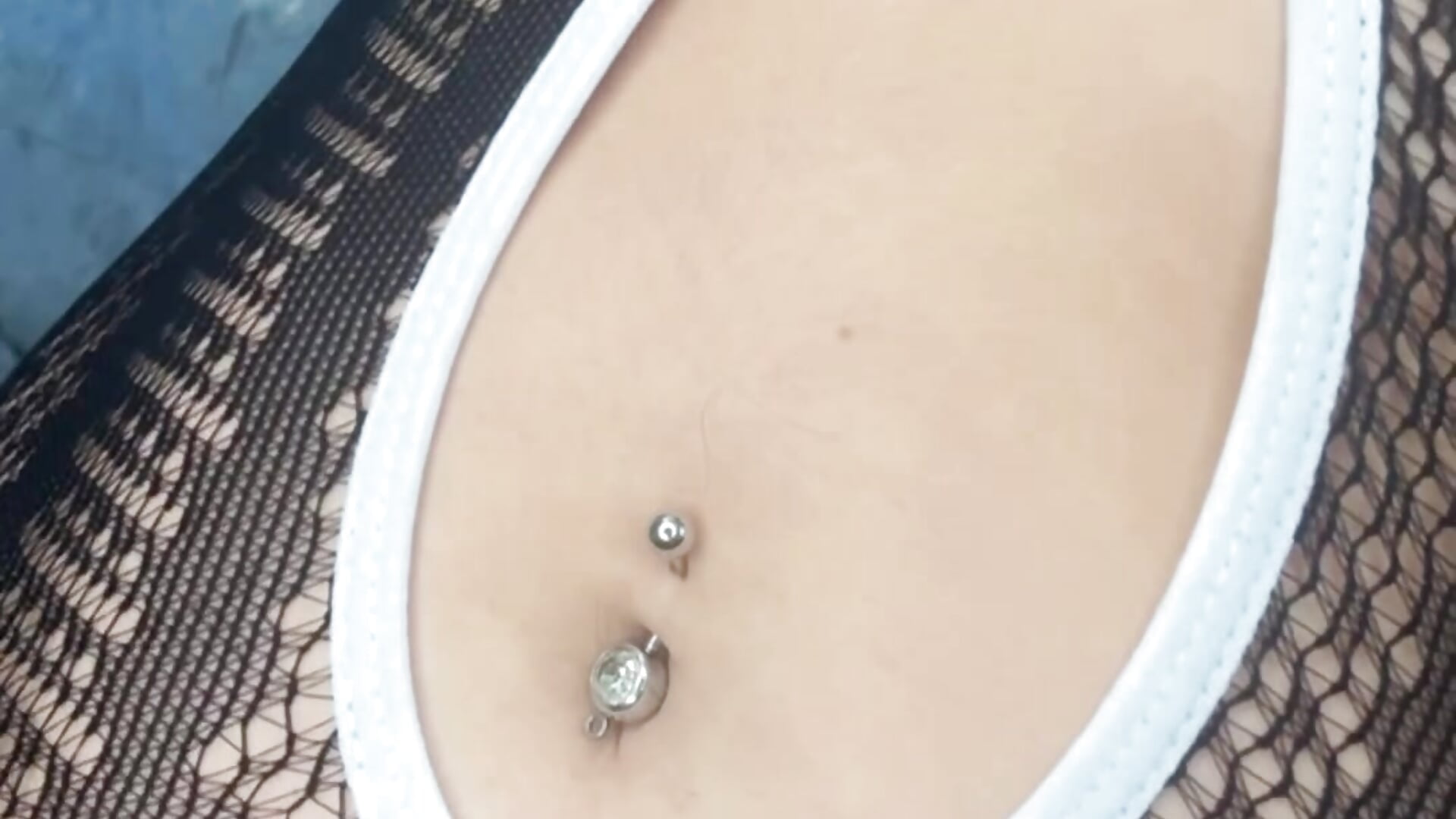 My sexy pircieng - video by aria_paul cam model