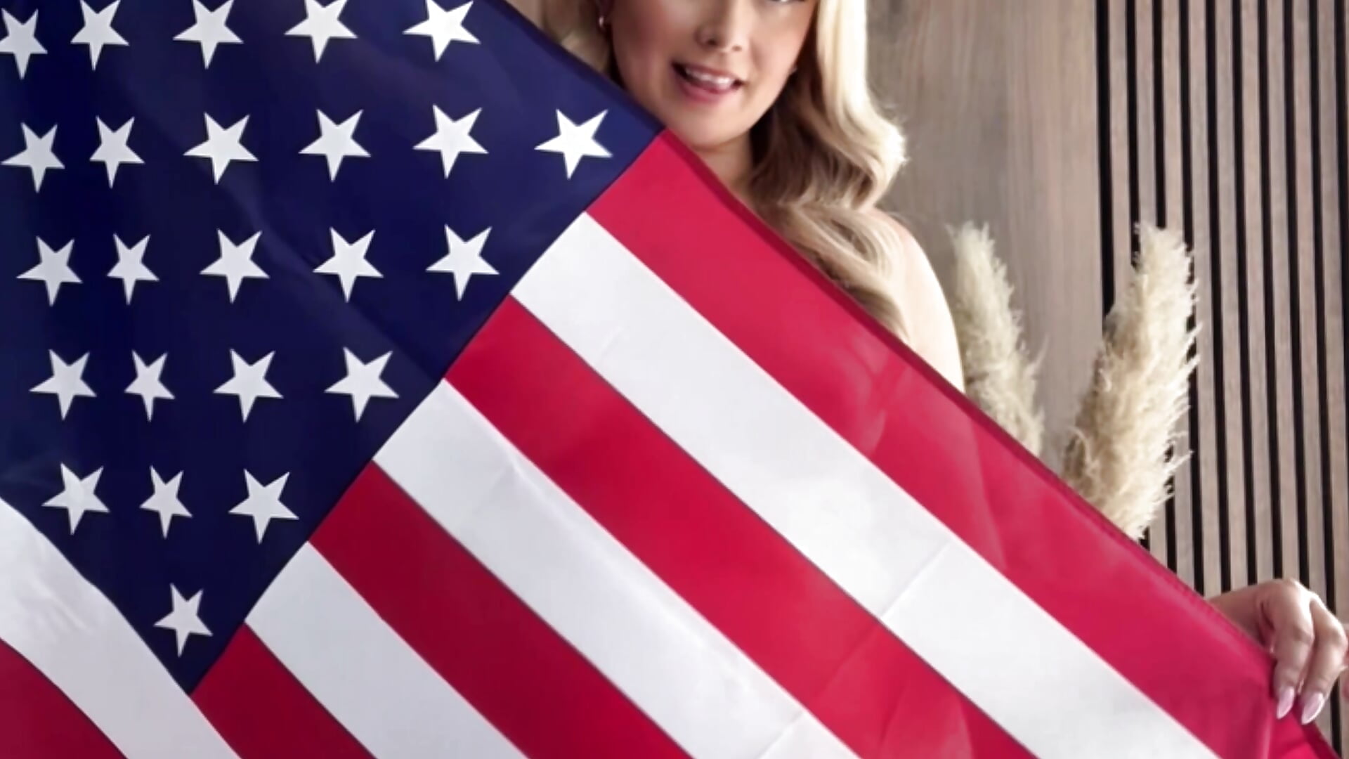 God bless America!🇺🇸  Happy 4th of July ❤️ - فيديو من CherryAuroraa موديل الكام