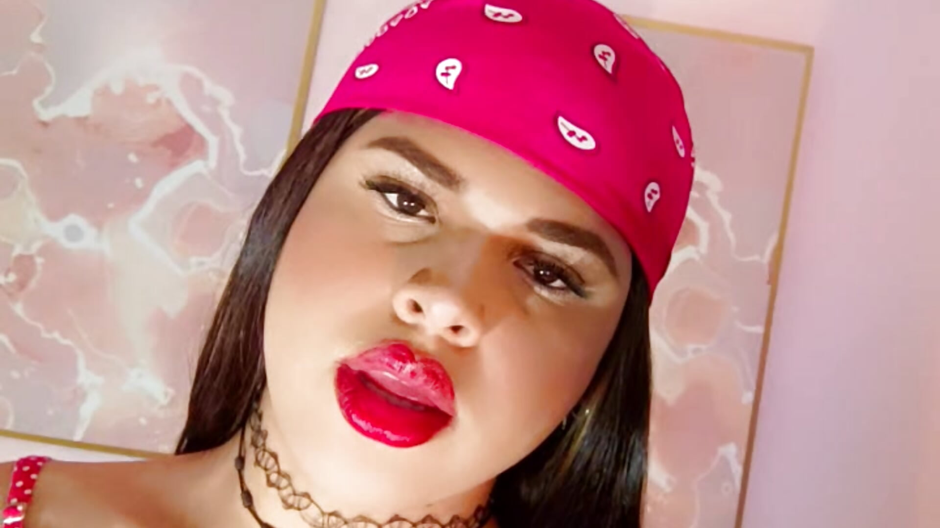 Do you want my lips? - video by CrystalRambeau cam model