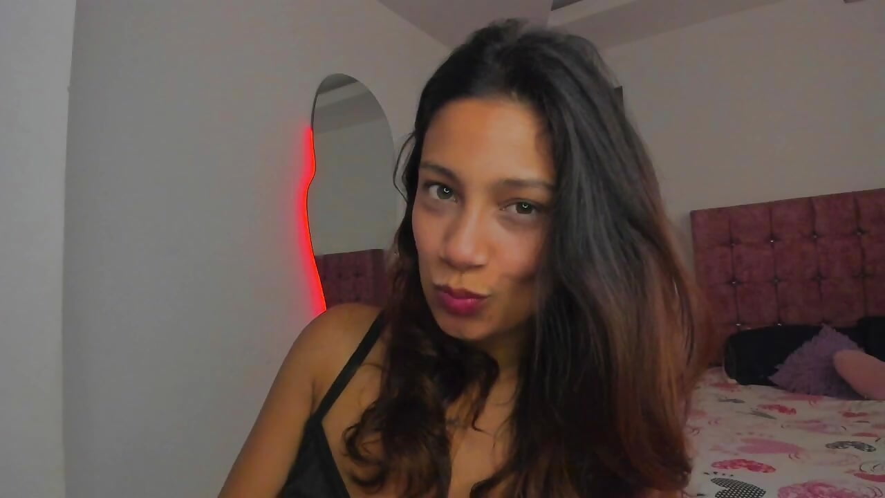 Welcome To My Room - סרטון של cora_22, דוגמן/ית מצלמה