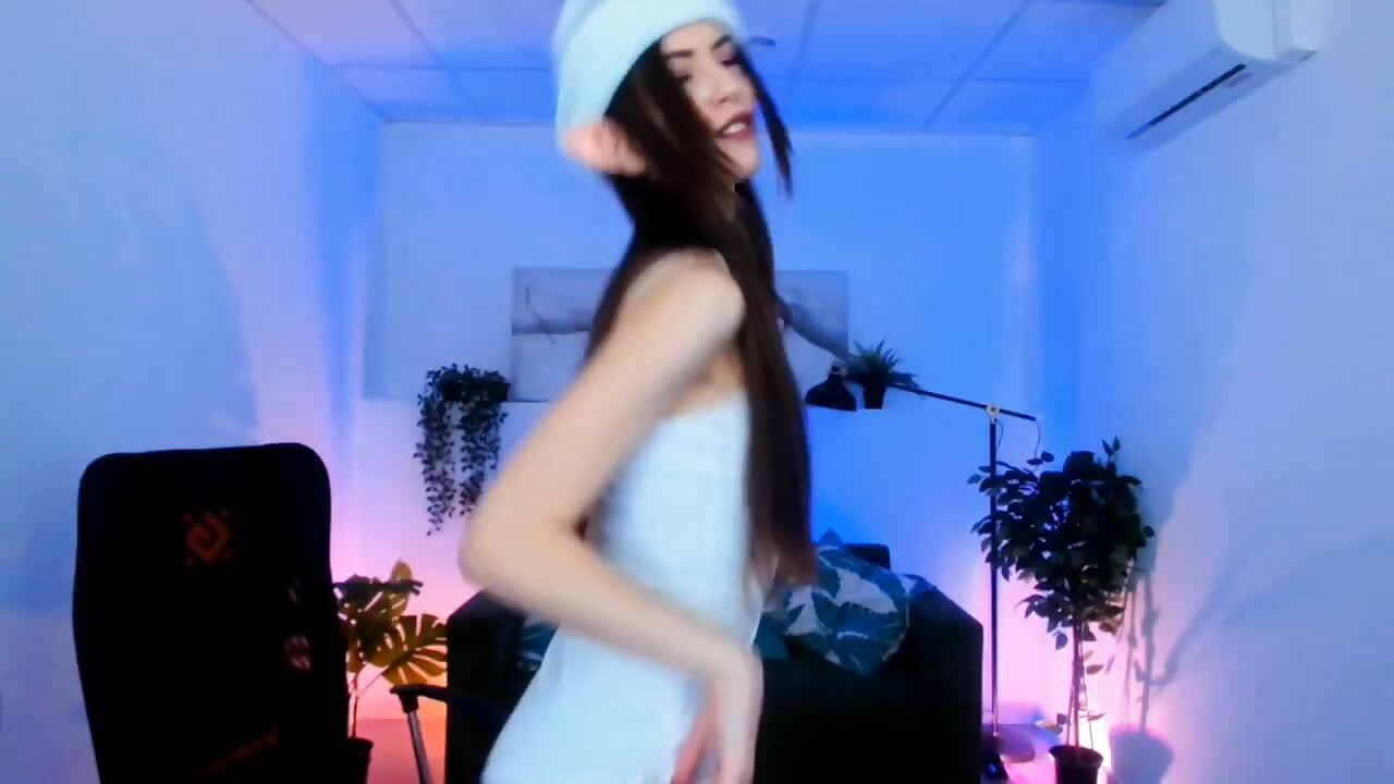 your favorite elf. - video by EmilyWilden cam model