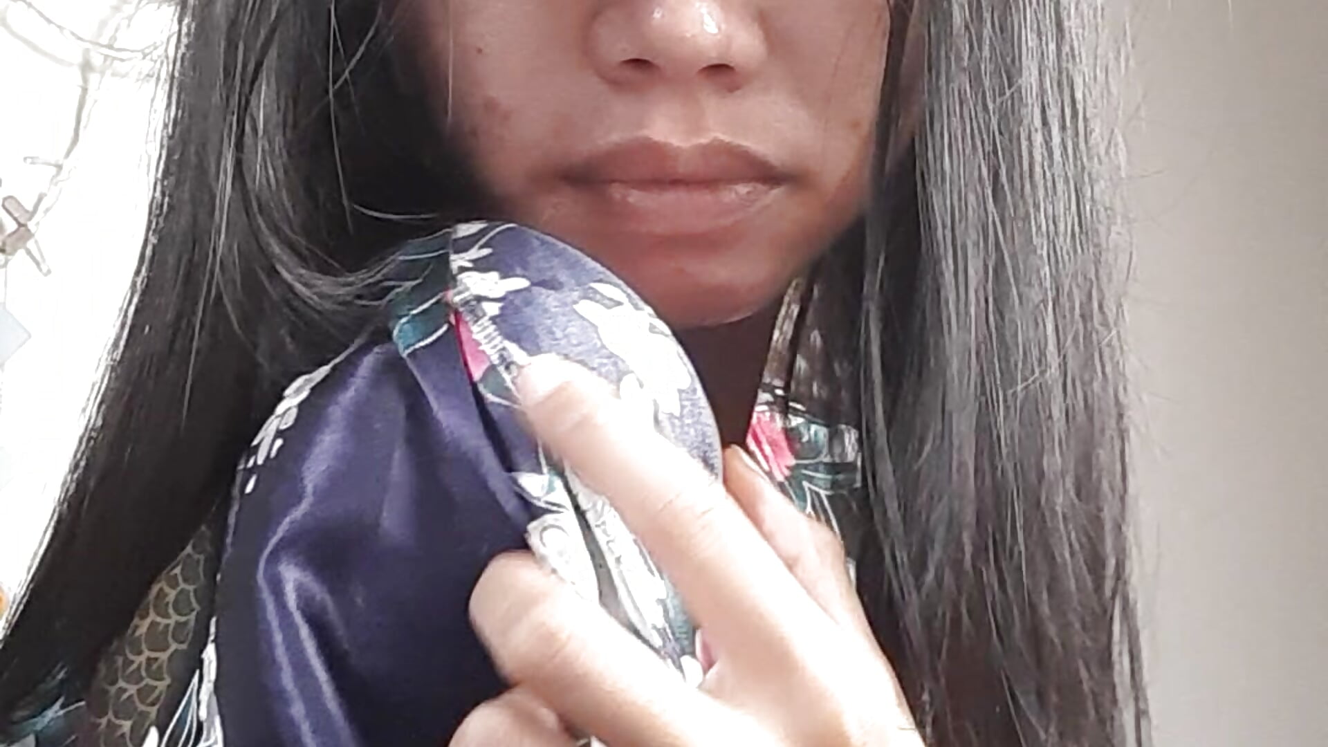 Eating grapes with special action . - video của người mẫu cam Asexycook4Ubananas