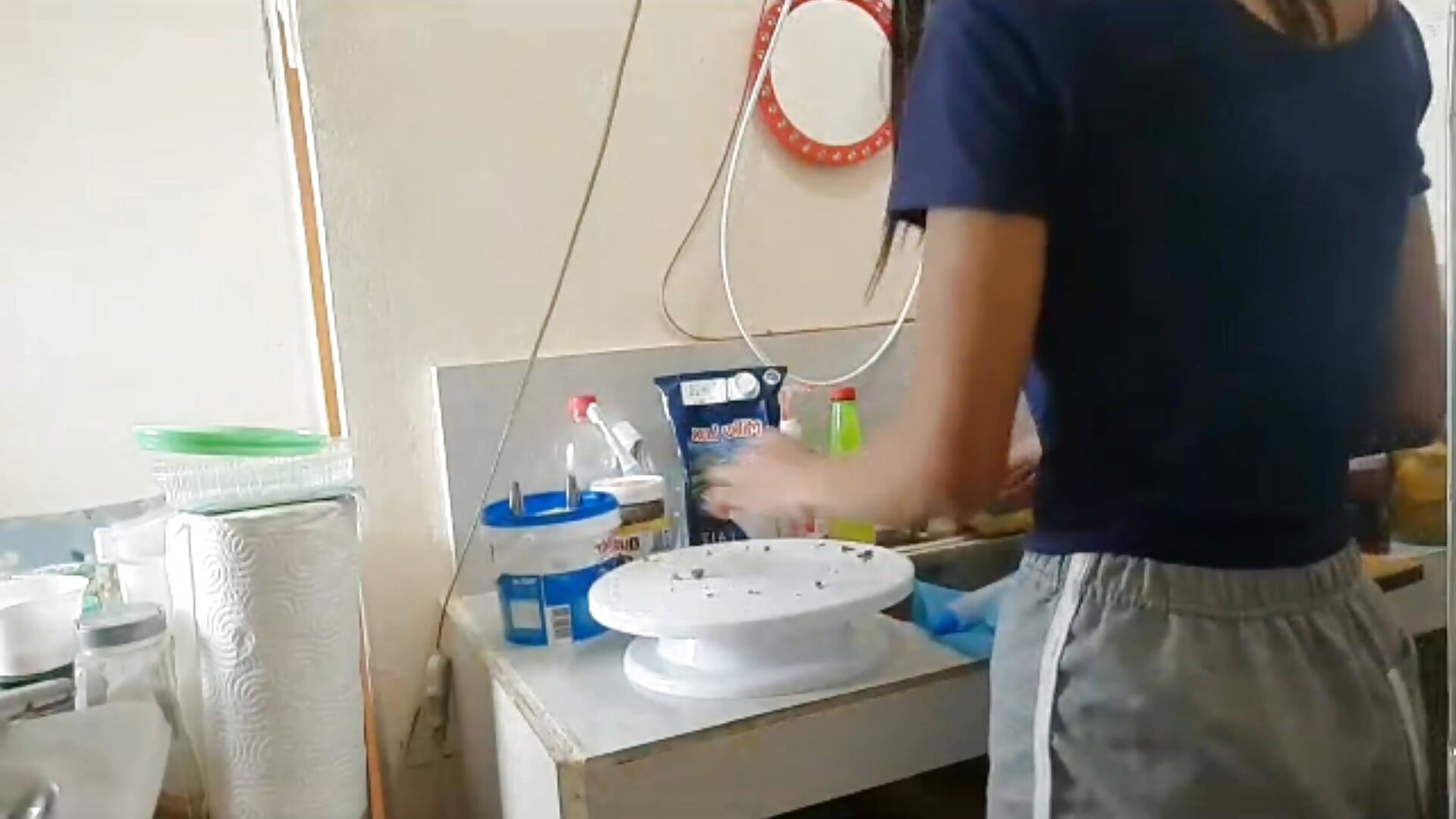 Baking cake for my mama mothers day. - video của người mẫu cam Asexycook4Ubananas