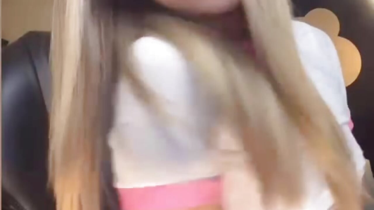 Pretty 🌸💜 - video by JuanitaClay cam model