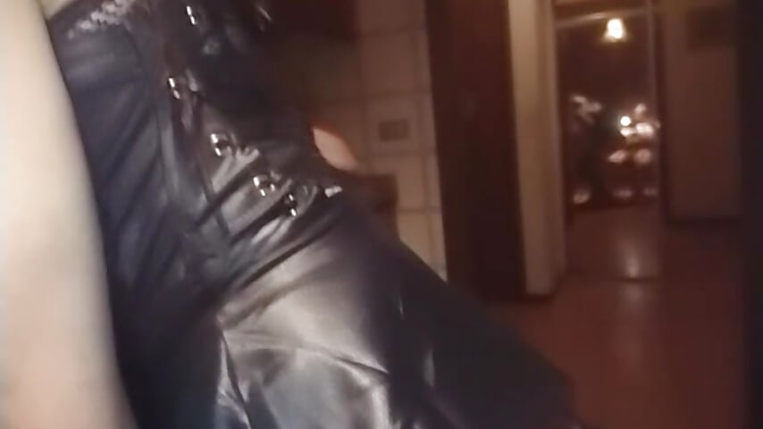 Sesso con amico - video by Greta34 cam model