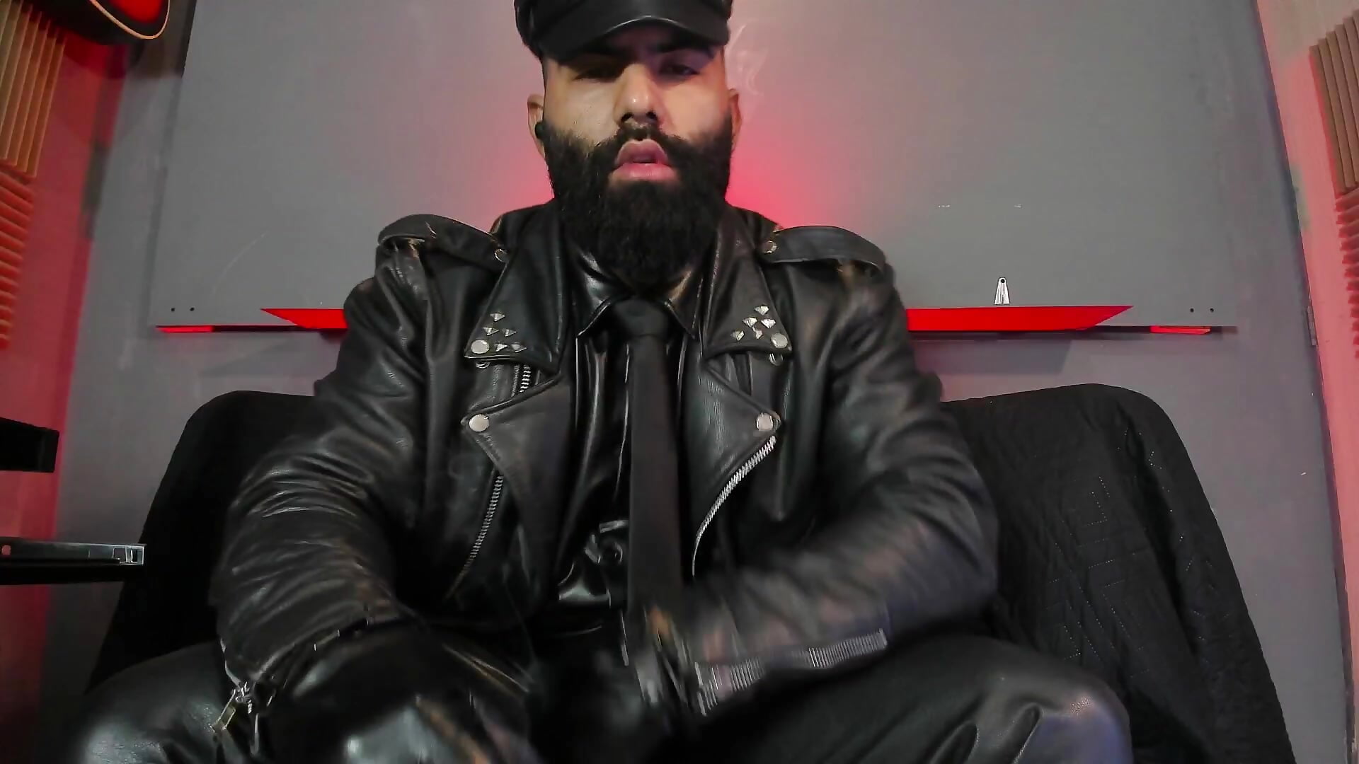 full leather smoke and spit - video by BeardAndrew cam model