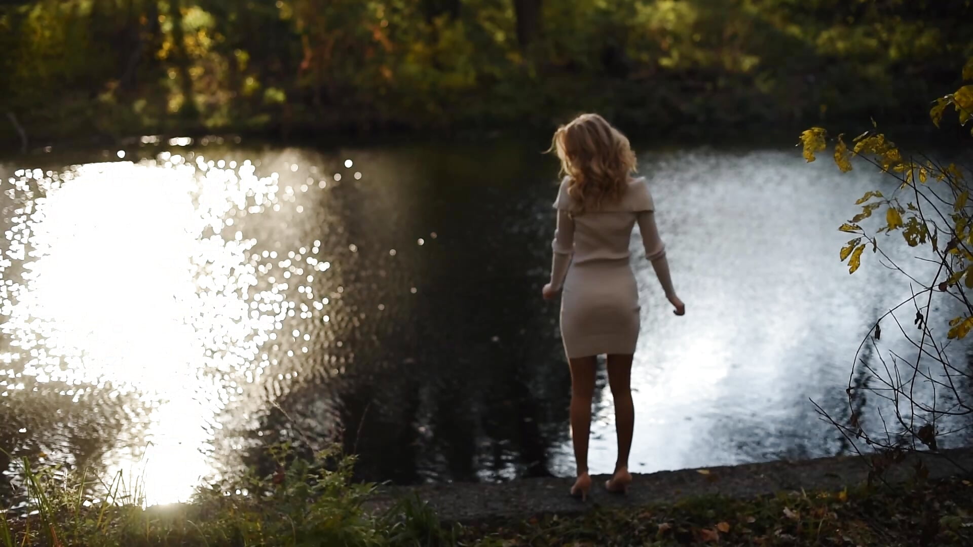 Autumn Walk - video oleh AngeelLina kamera model