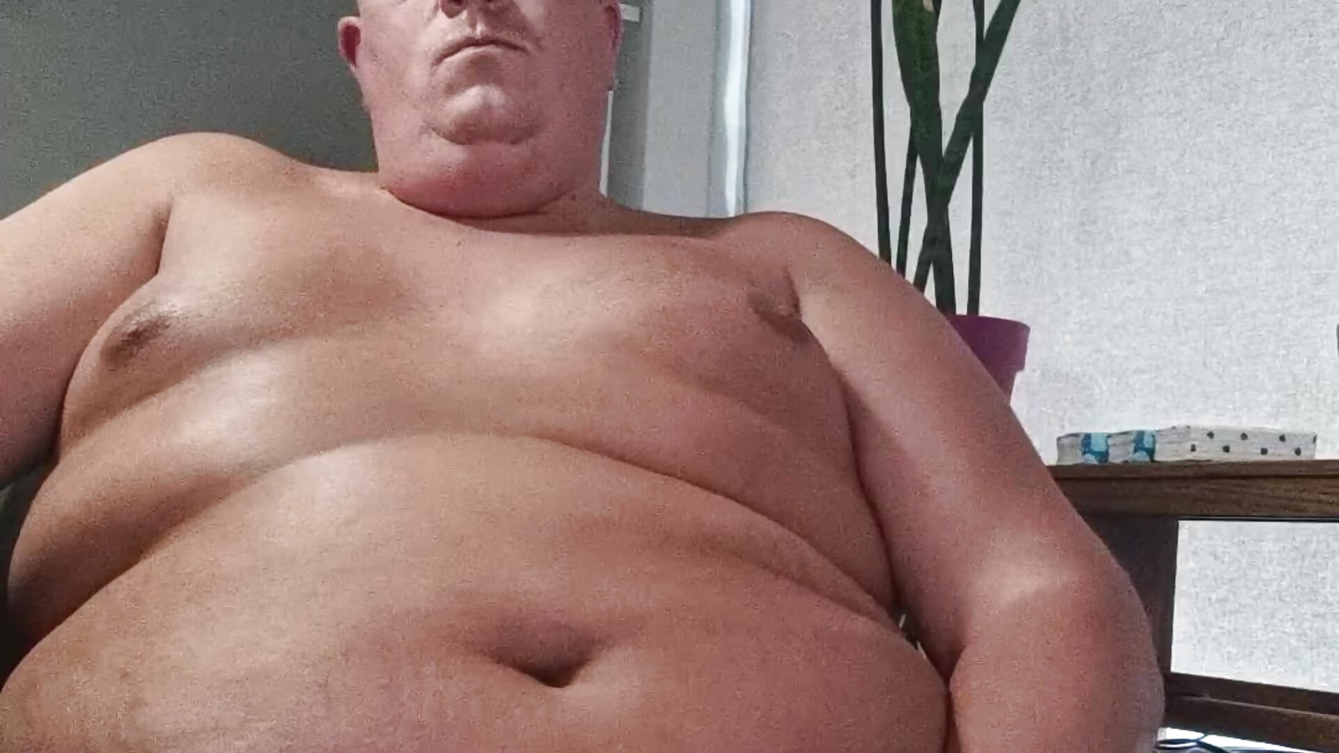 Cumming with face - video by Bi-curiouscouple cam model