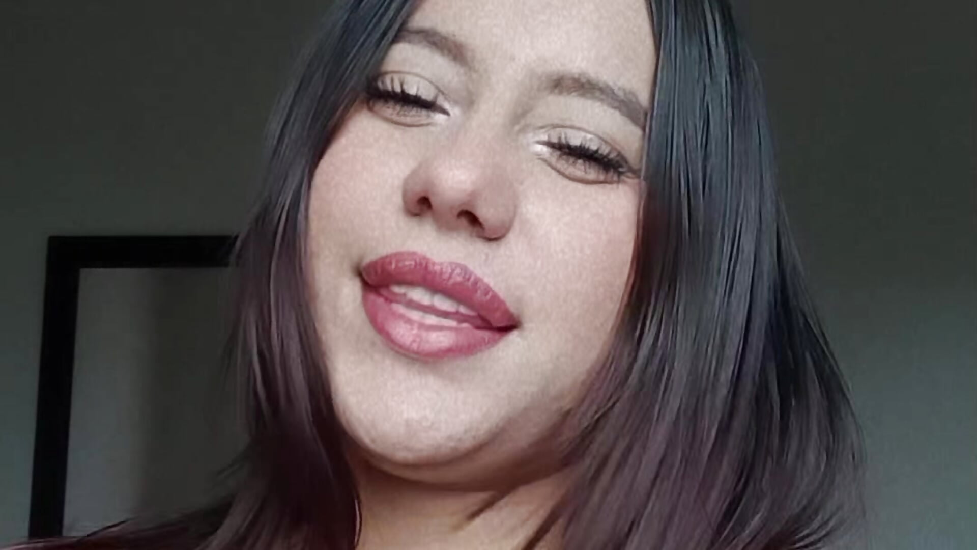 Besos para ti - video by majo_rose cam model
