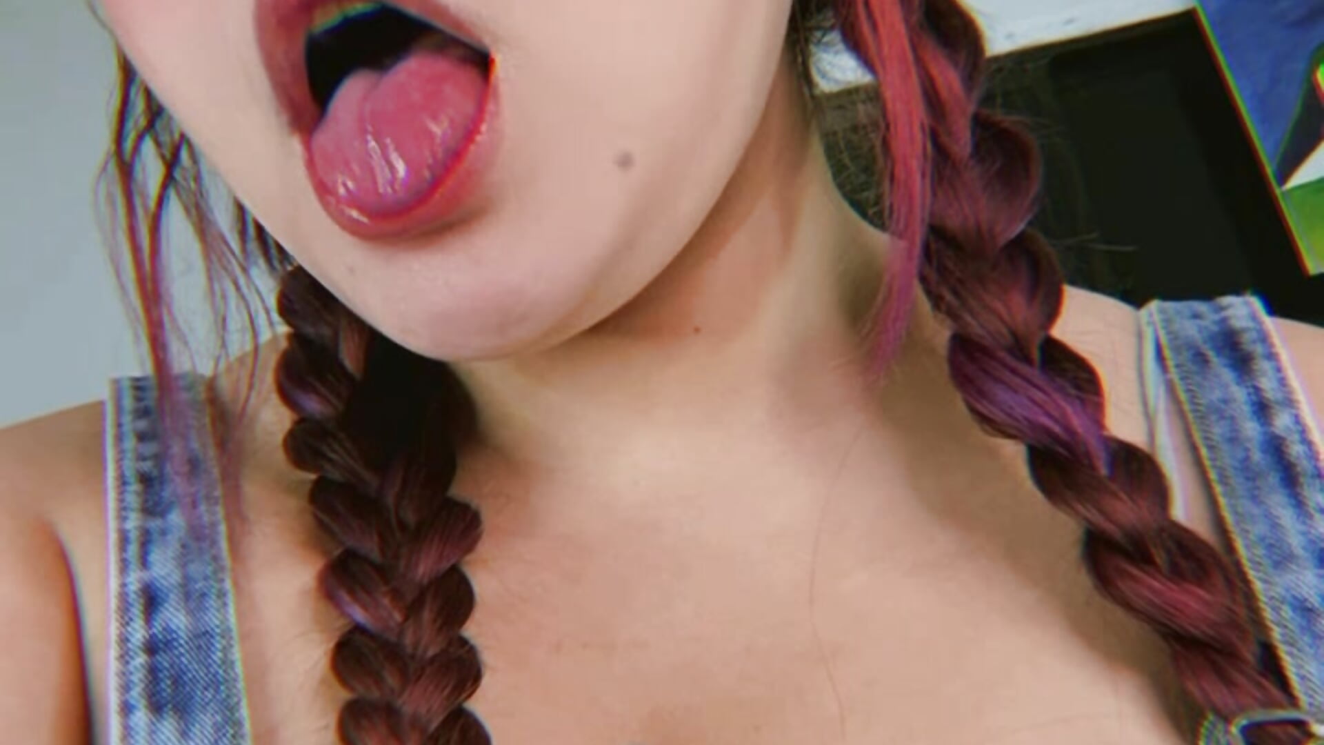 Taste my juicy tongue - video by lucyferna cam model