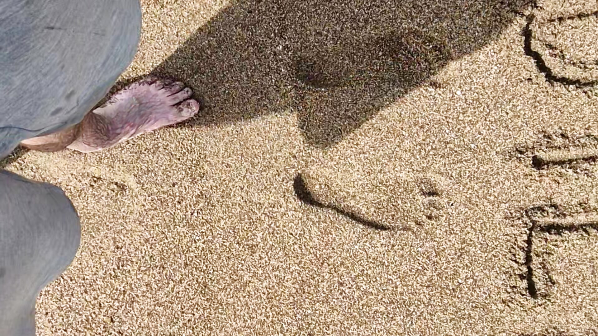 My feet at the beach - doyoude 的视频