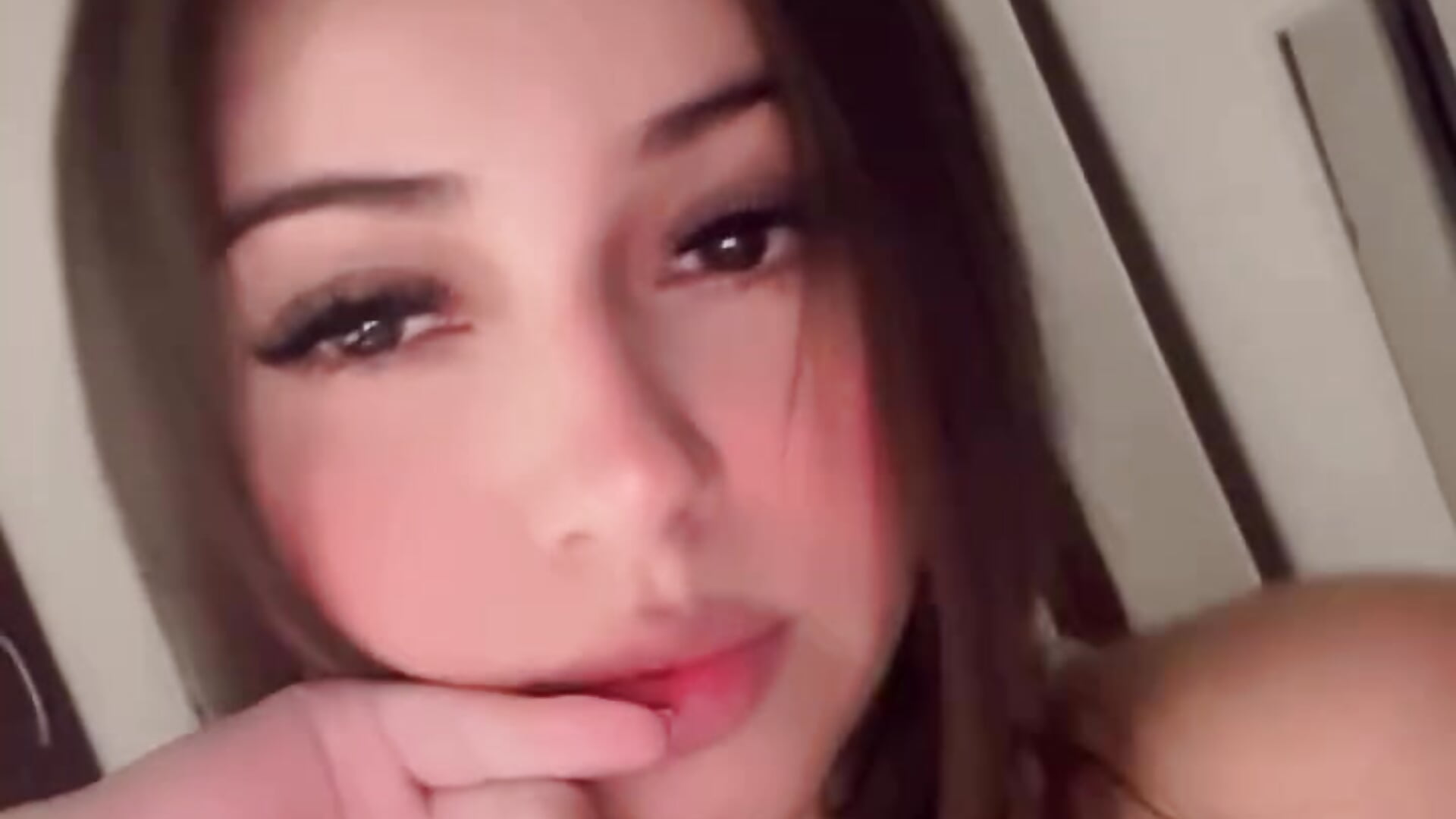 3dc8fd05700b476bad23bc1c47e59bde - video by Abby-26 cam model