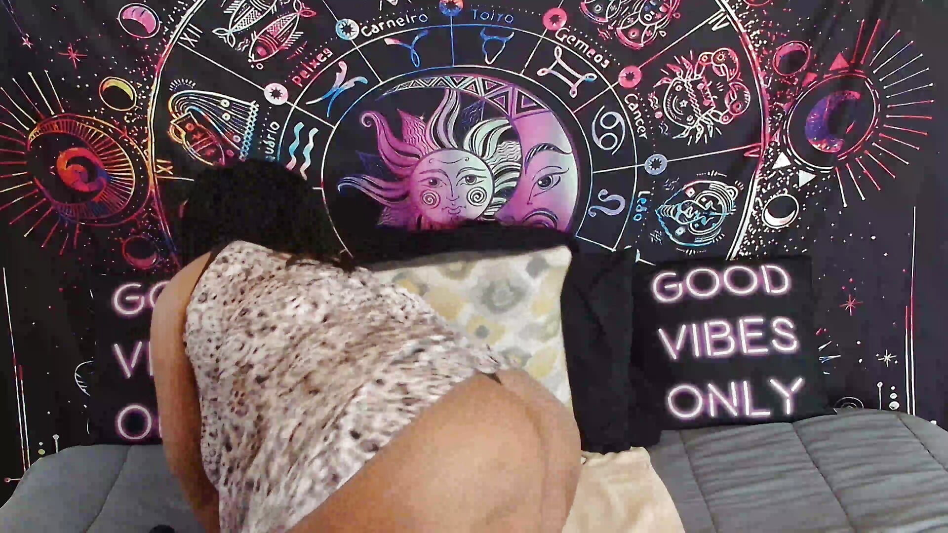 Private Show........DOGGY POSITION PANTIES PULLED TO SIDE ASSHOLE N PUSSY FROM BACK - video oleh model kamera RENAESPLEASUREPALACE