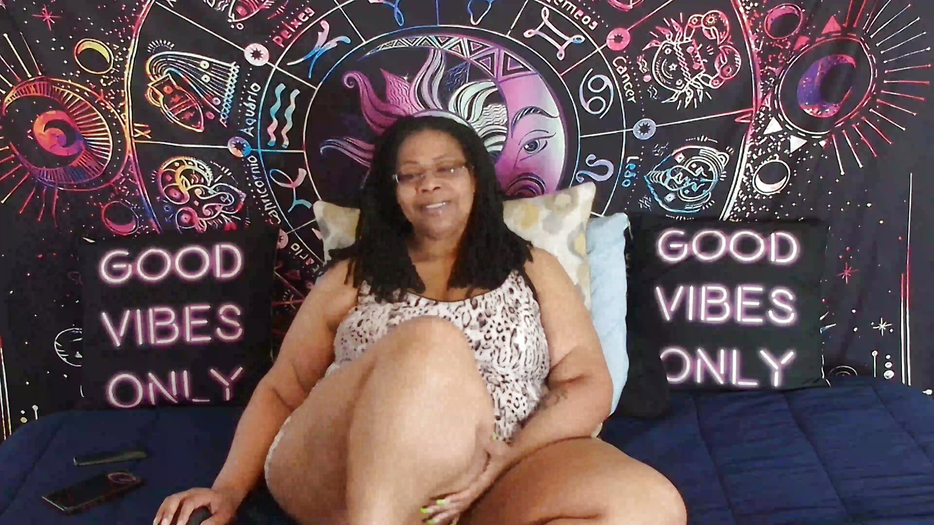 Naked front view titties and pussy - video oleh model kamera RENAESPLEASUREPALACE