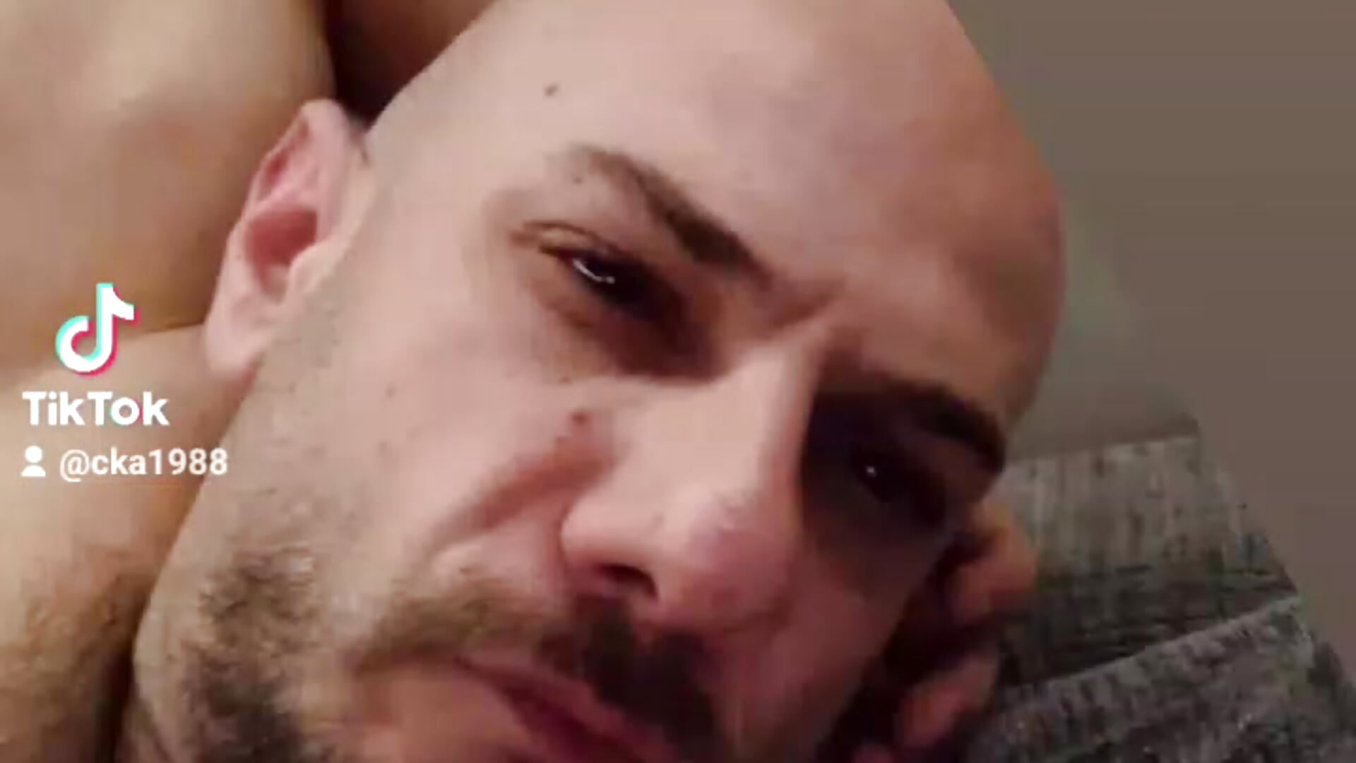 Face of me - відео від вебкаммоделі TreatedAntidote