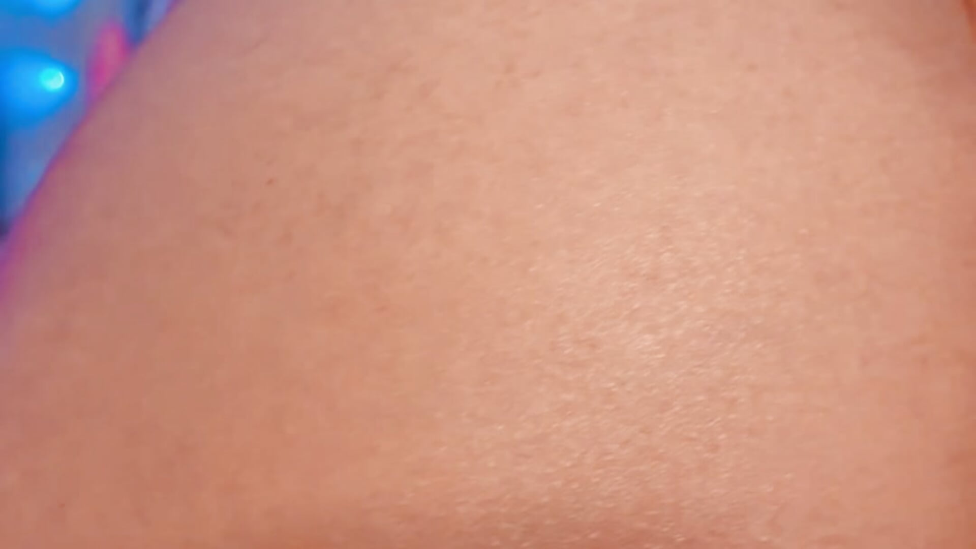 Little Teaser mit viel einblick fakesperm Ass Pussy und Plug