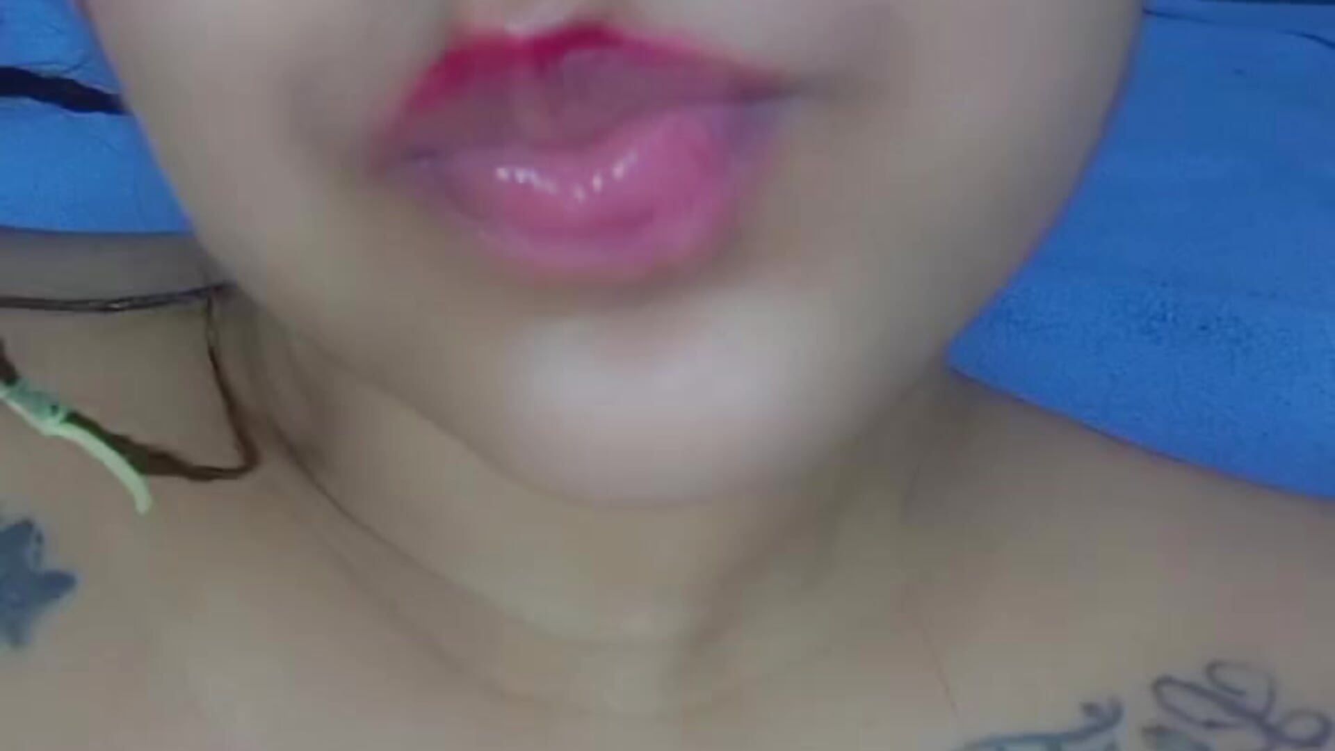 Come closer to me - video by sophia_lennox cam model