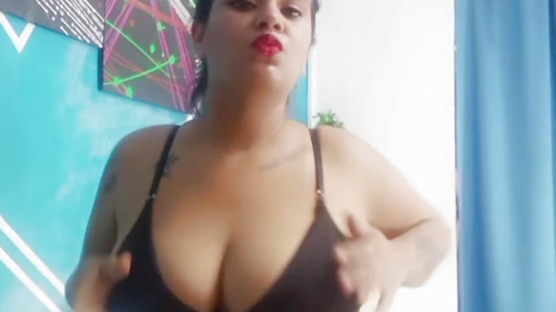 Make me horny and you won't hold me down - video by sophia_lennox cam model