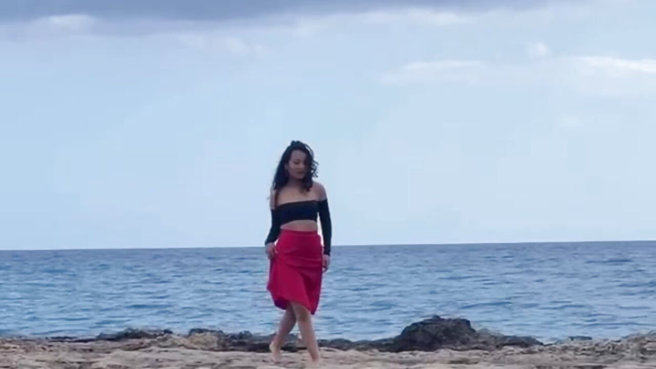 Dancing on the beach - video di merca_8 modella di cam