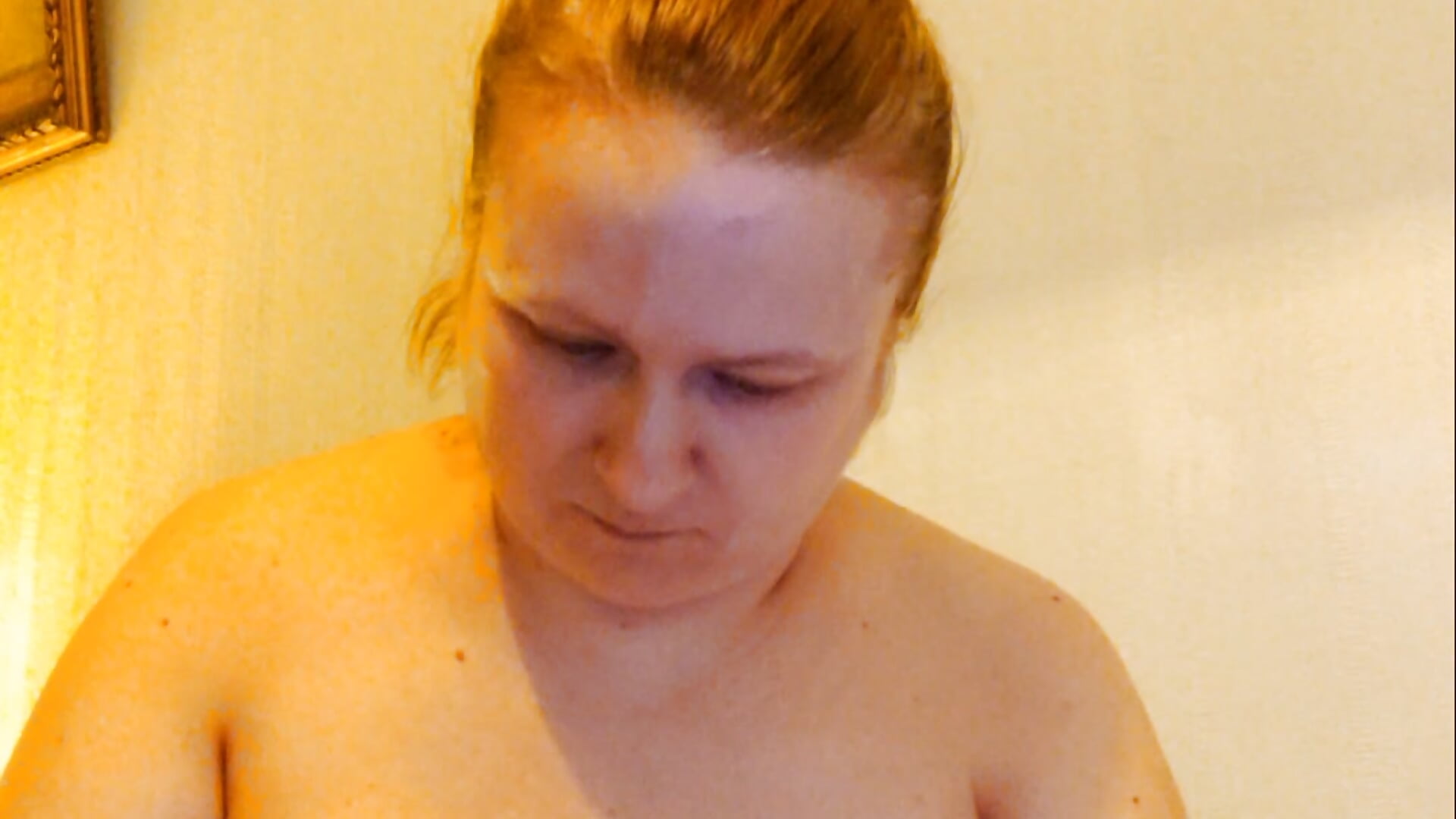 Maść RadioCalm,wcieram ją w skórę po radioterapii,tak jak lekarka mi zaleciła😧😴👾❤️‍🩹 - video by CitratedPaean cam model