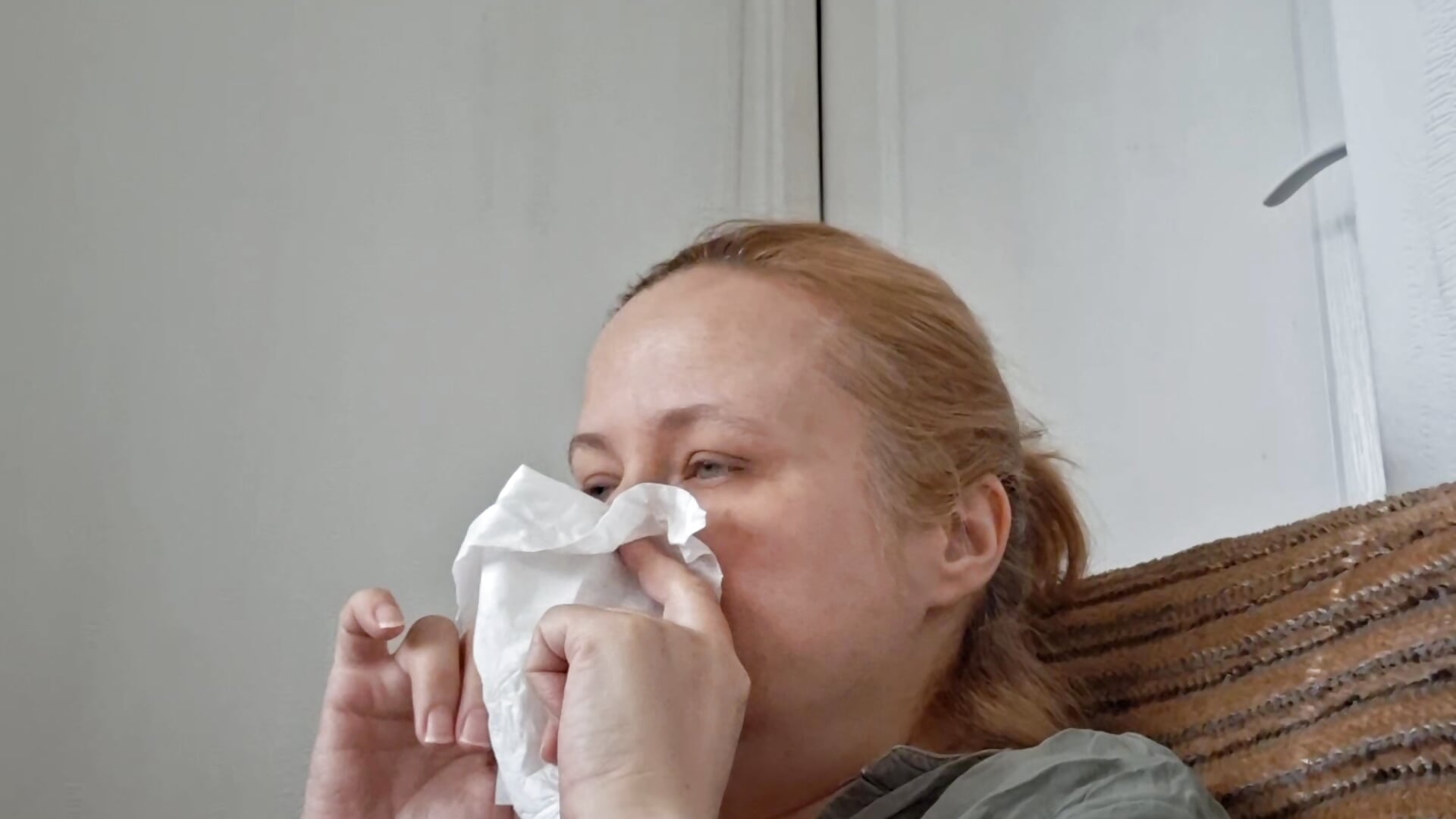 Smarkanie w chusteczke i kurwa mać🤧 - video by CitratedPaean cam model