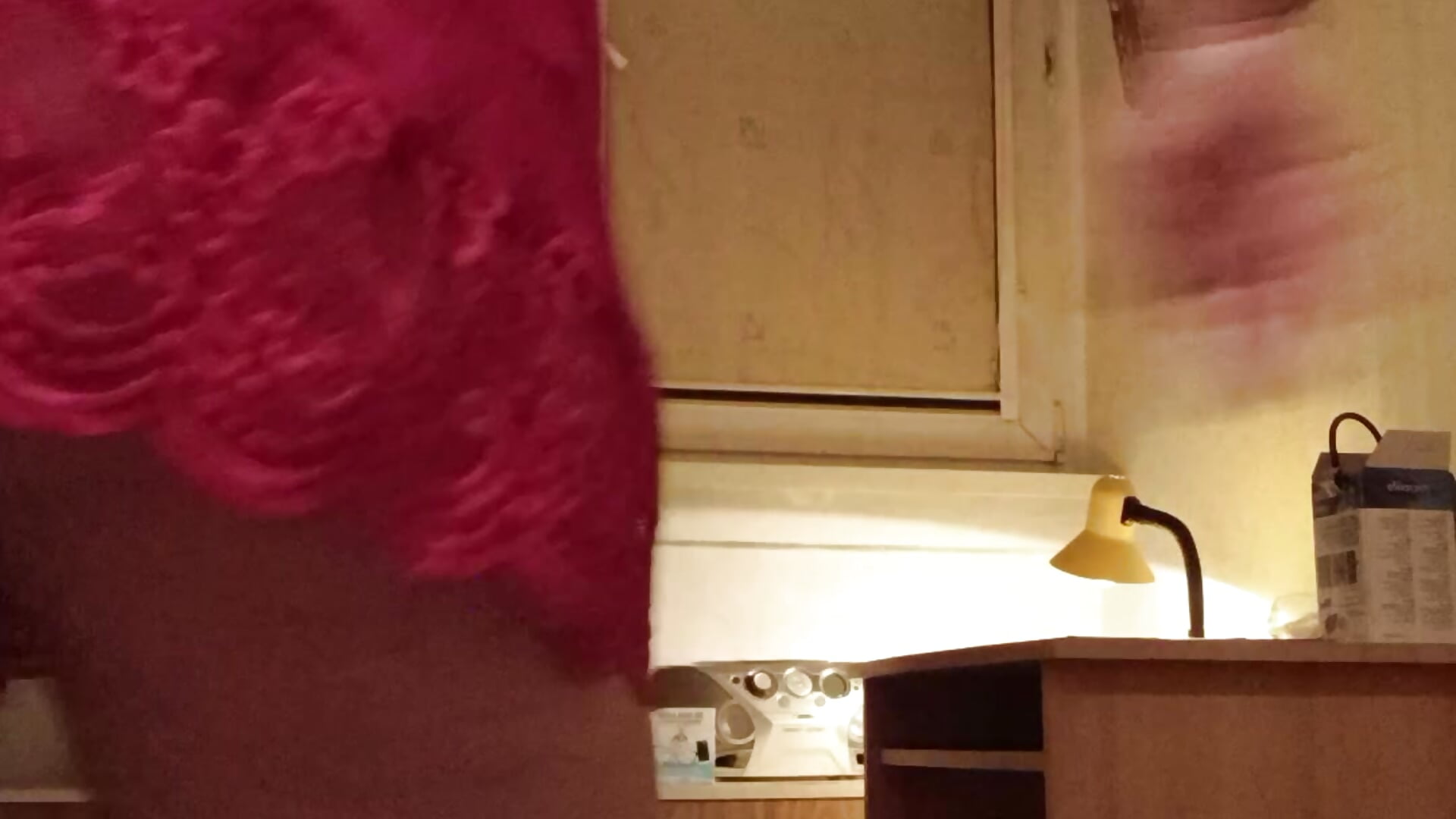 Czerwona koszulka i czarne ponczochy💥 - video by CitratedPaean cam model